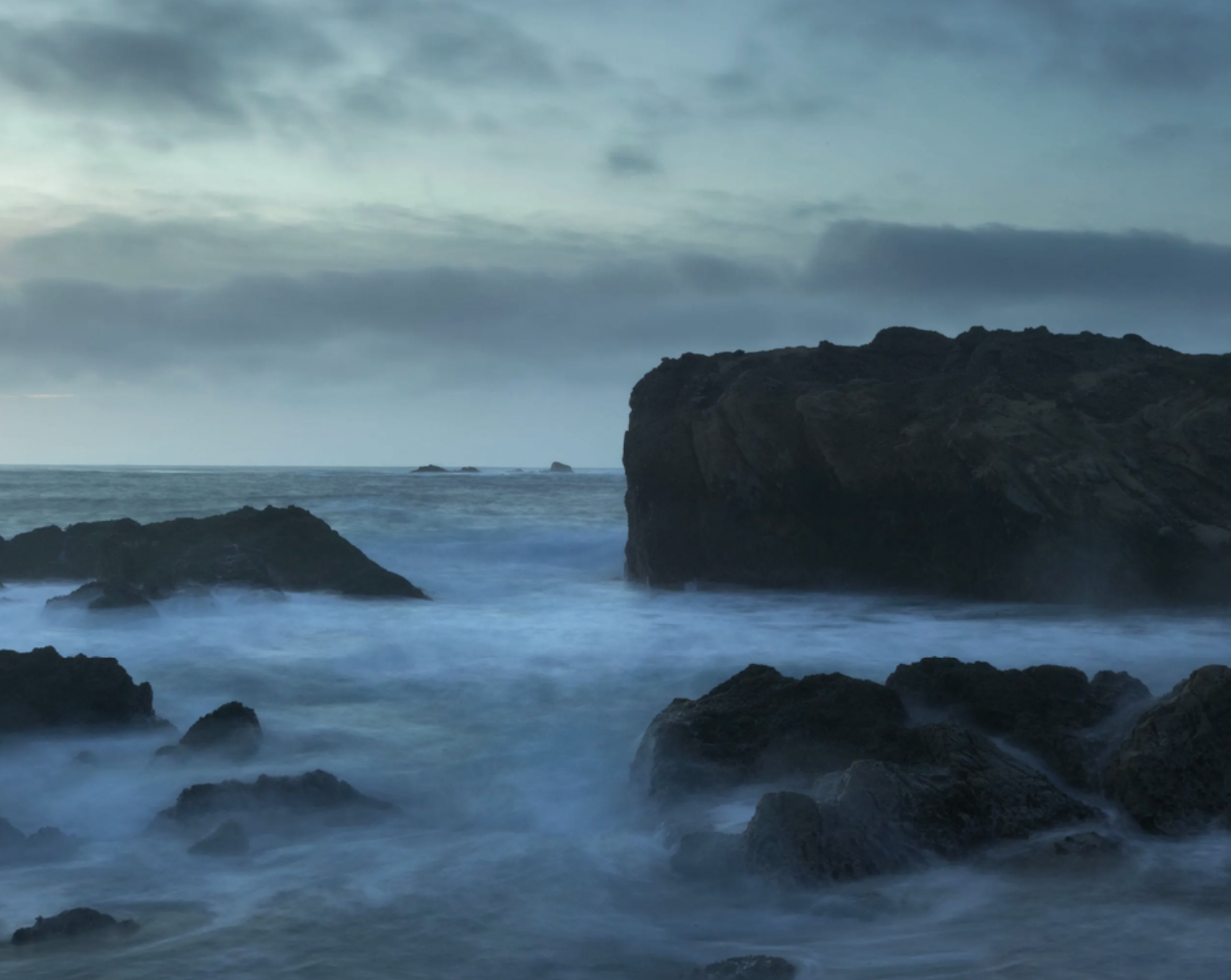  Alec Soth (American, born 1969)   Pacific Coast Highway , 2016 Signed on verso Archival pigment print 40 x 50 inches Edition of 9 plus 3 artist's proofs 