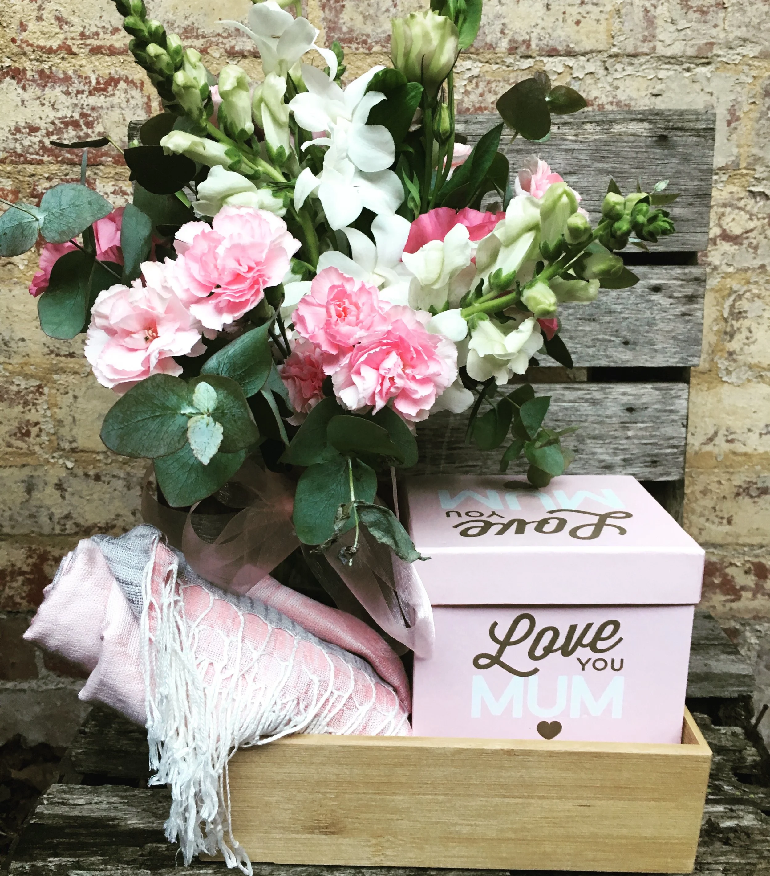 small hamper 05BDDF93-E353-480F-97E0-6D8CF0C25B83.JPG