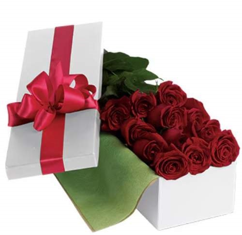Presentation_box_of_12_Long_Stemmed_Red_Roses.jpg