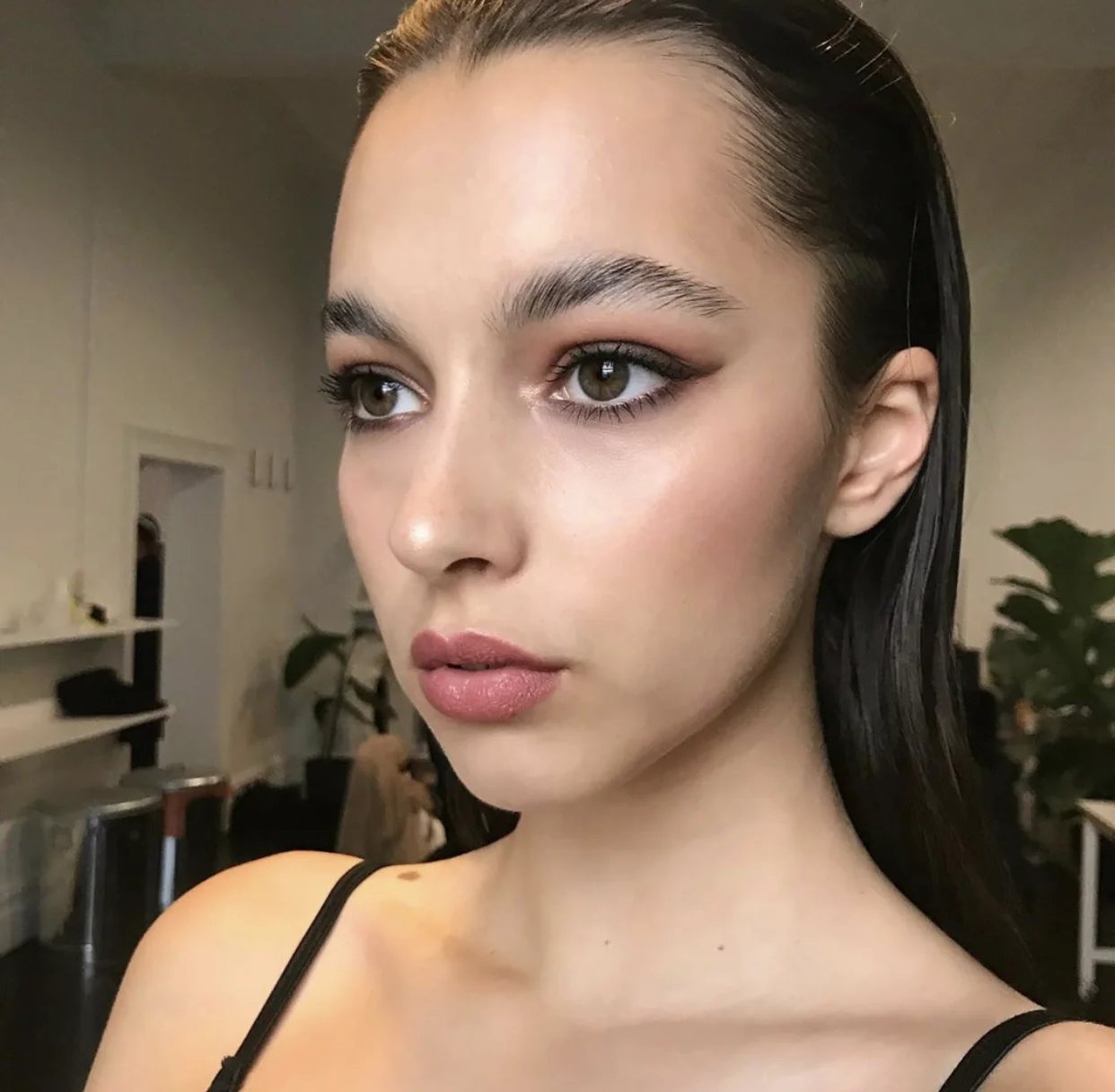 Hair and Makeup: @angelastewartmakeup Client: @isbim_ x @ravenandrose Model: @alidaaciu @clynemodels