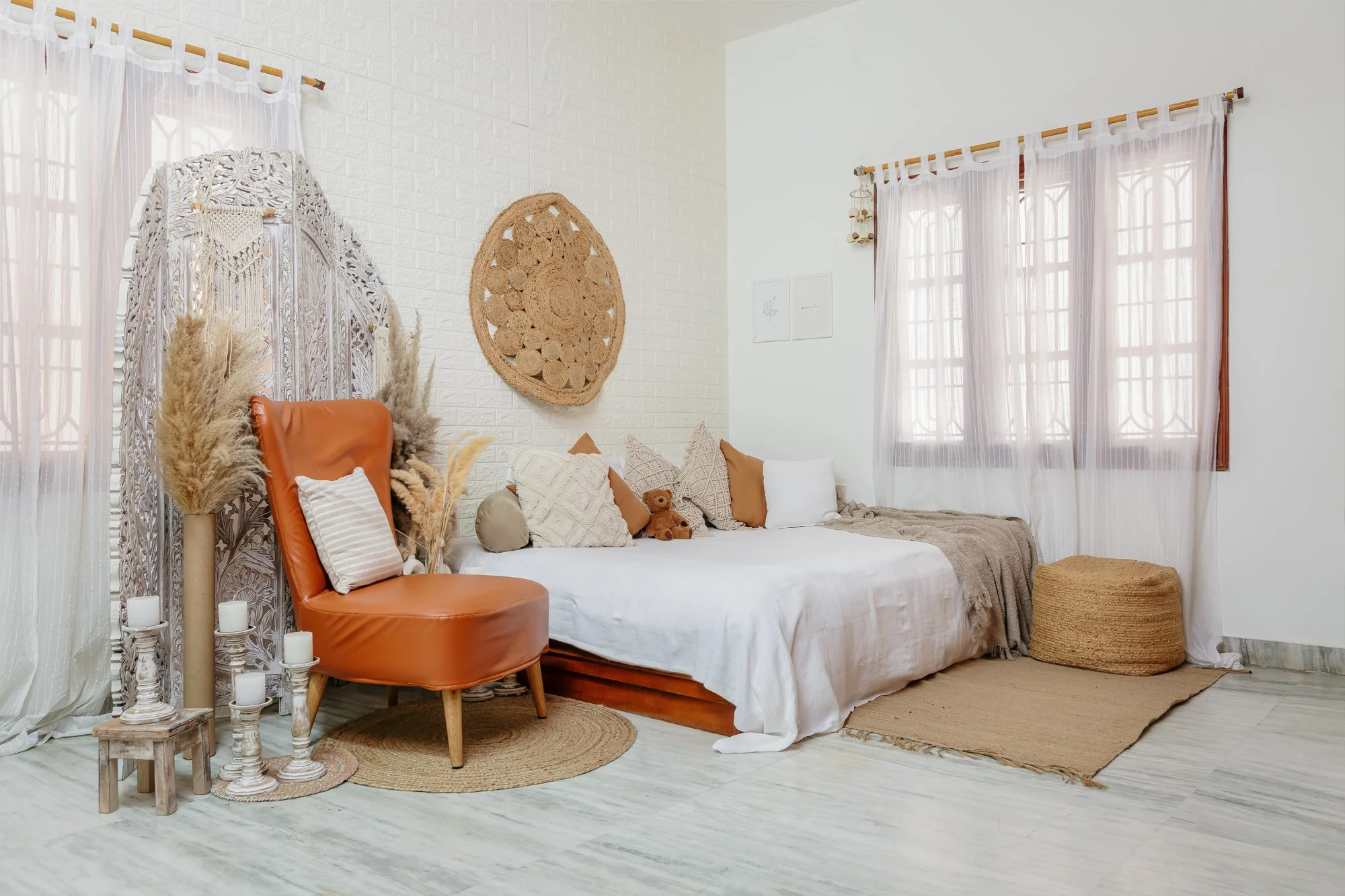 White bohemian bedroom set at Studio Flinto Bangalore with a styled bed and two windows for lifestyle photography and video shoots.