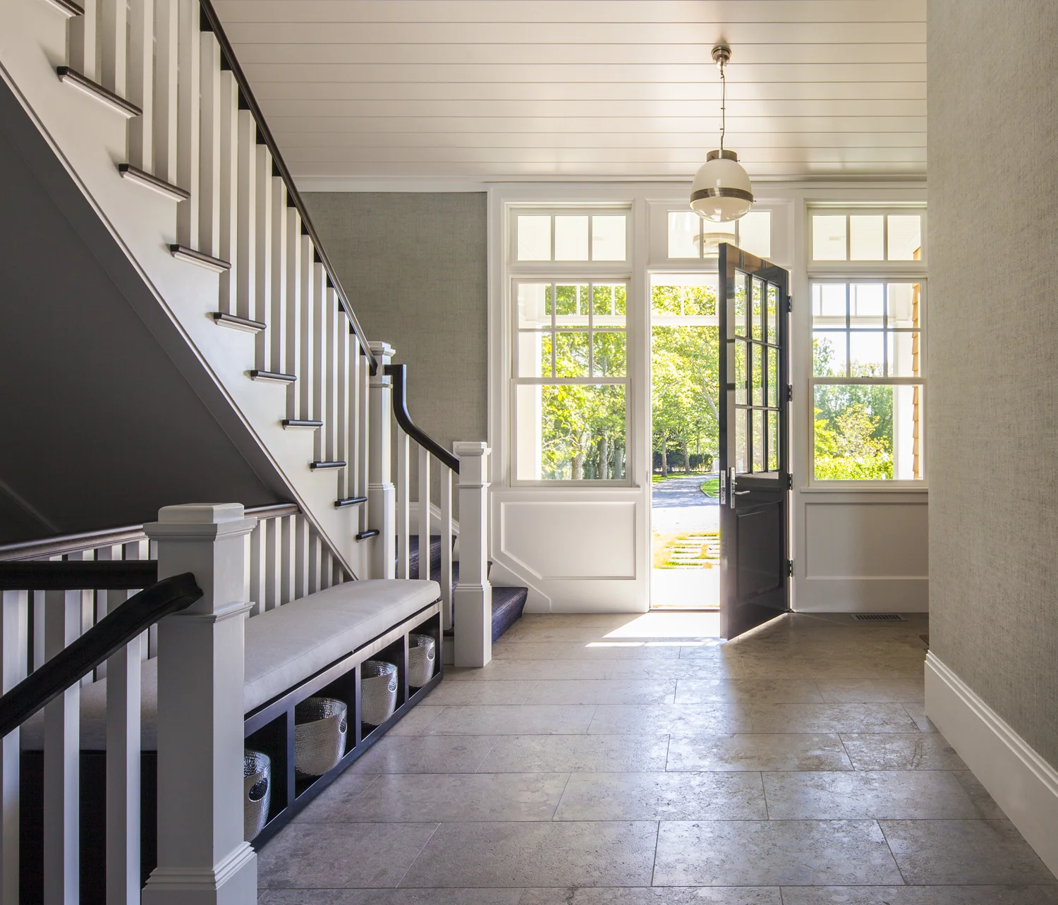 28_44_Entry Foyer 3.jpg