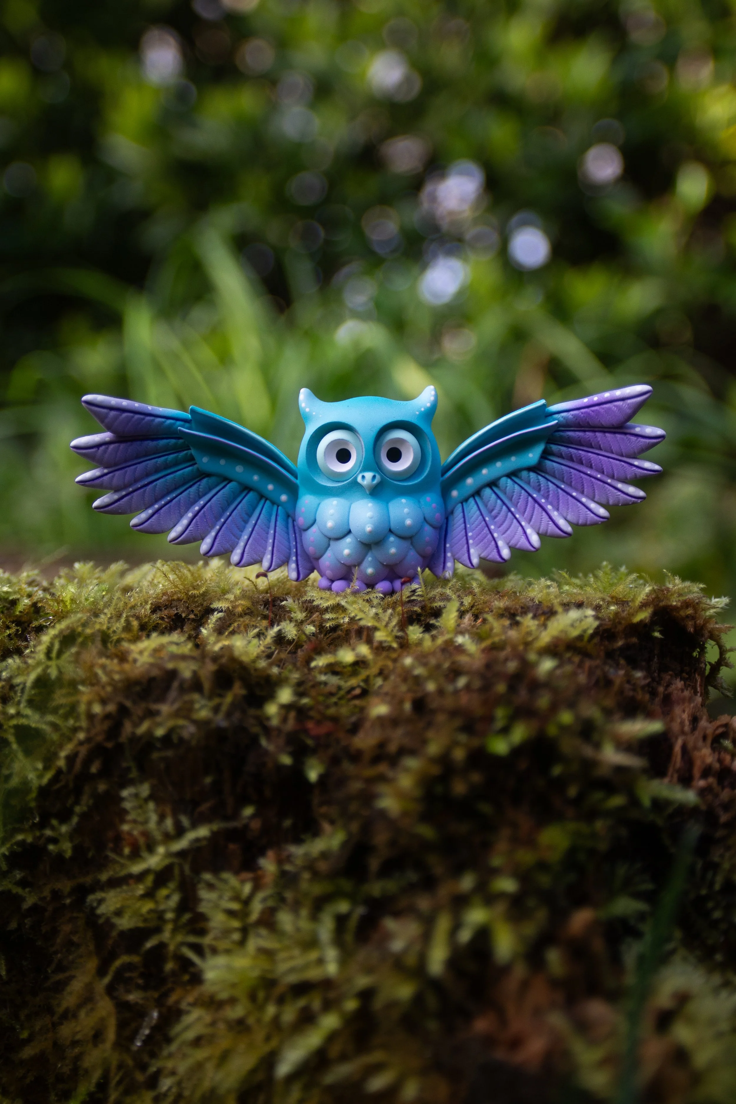 Medium Lilac Winged Owl