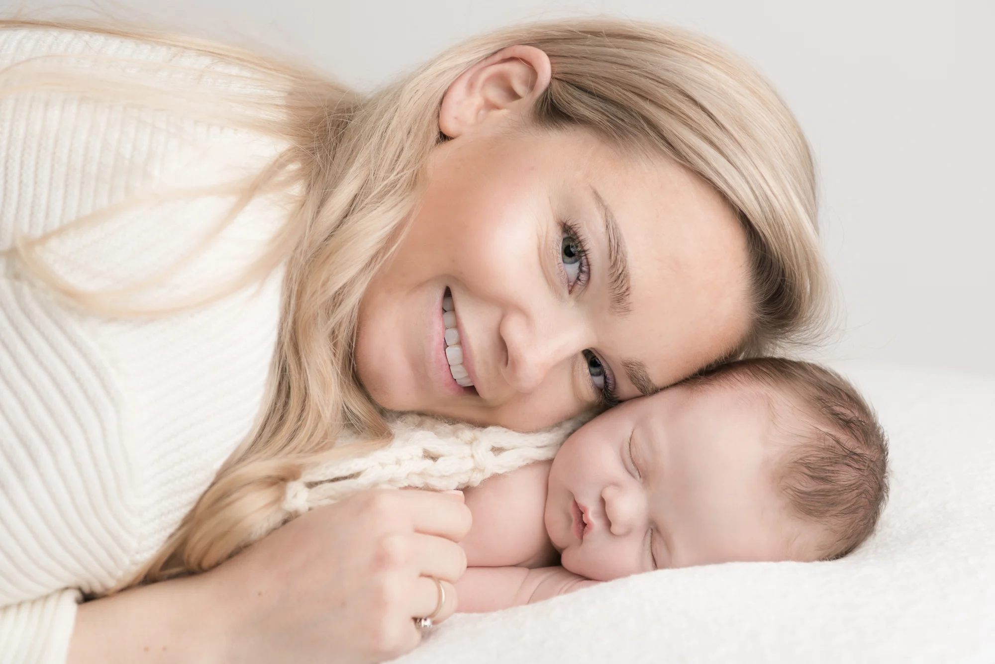 136-Nyfødt_famile_kjærlighet_glede_baby.jpg