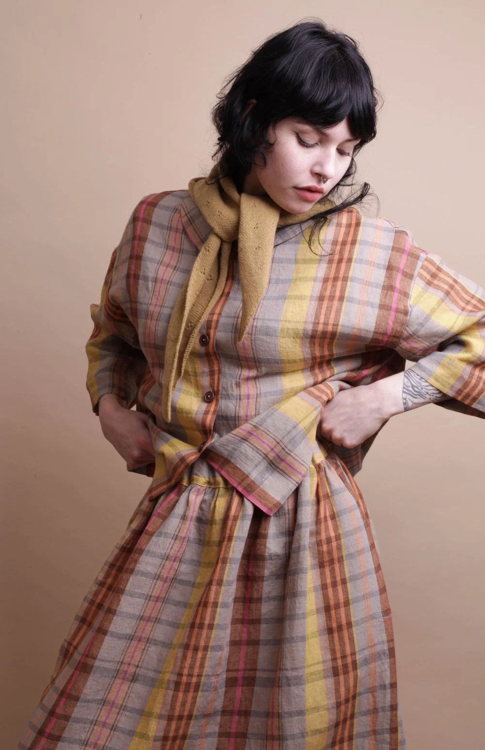 Nadinoo_grey_plaid_skirt_2.jpg