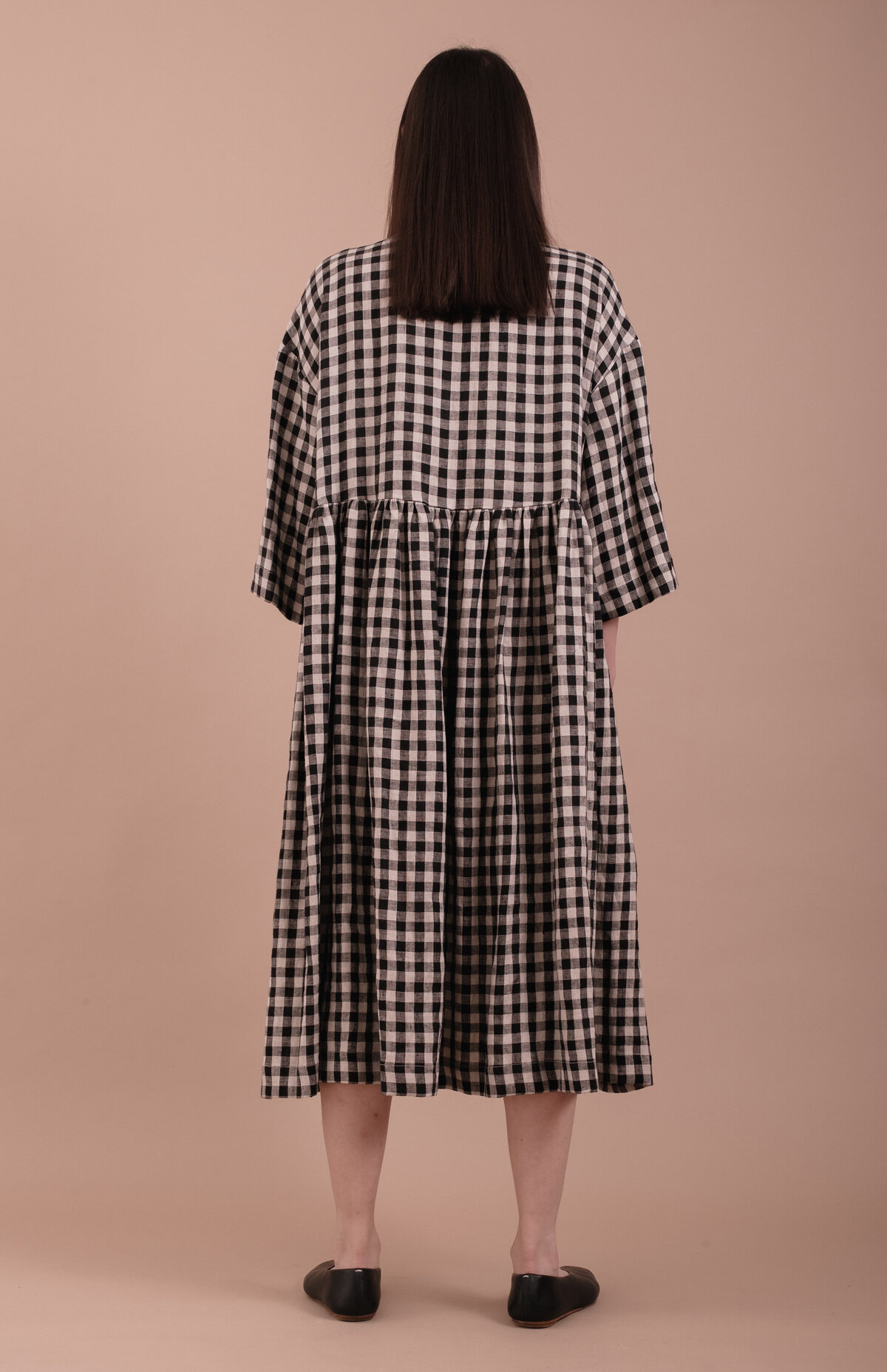 Nadinoo_slow-day-dress_b:w_gingham-6.jpg