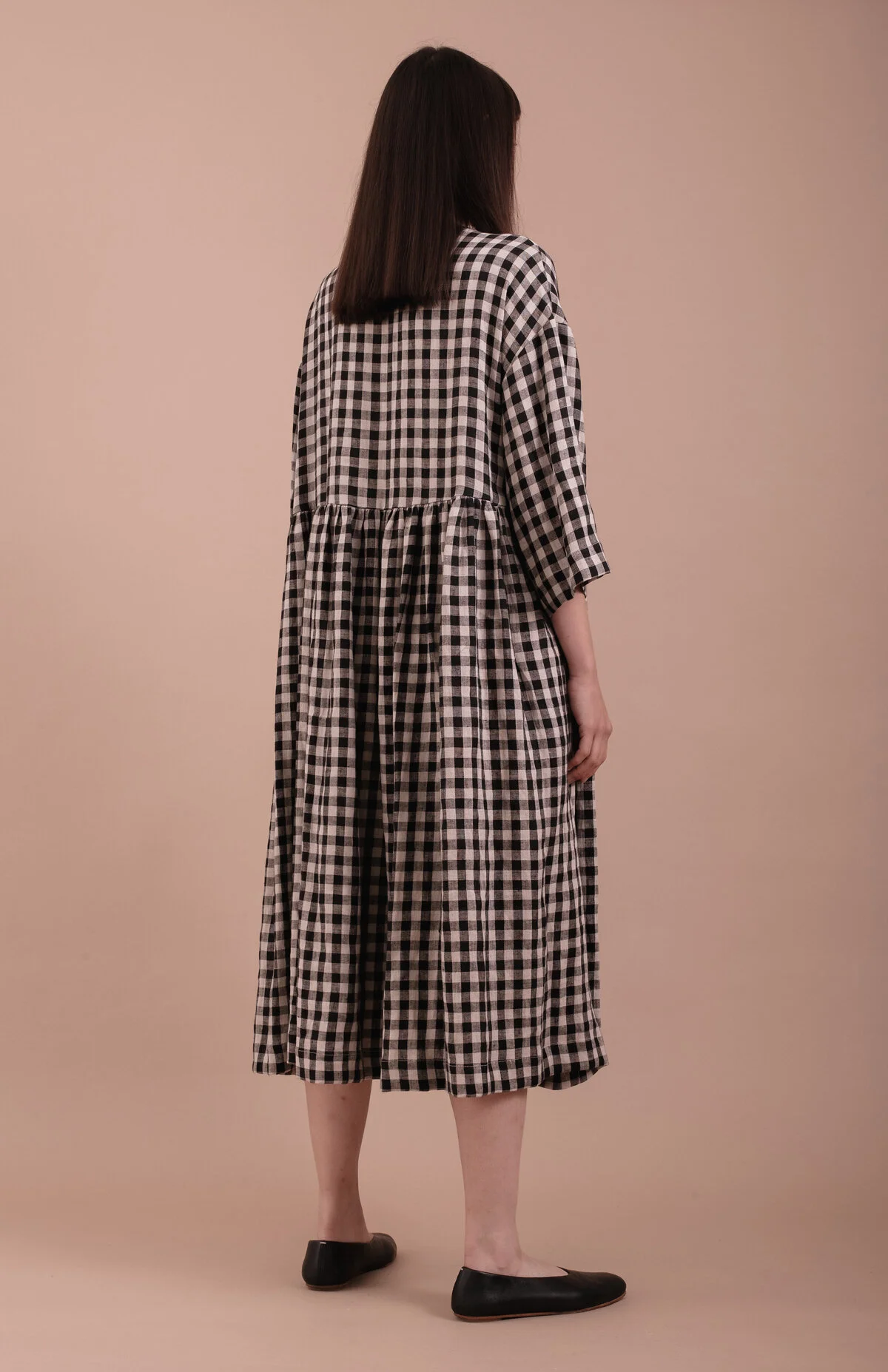 Nadinoo_slow-day-dress_b:w_gingham-5.jpg