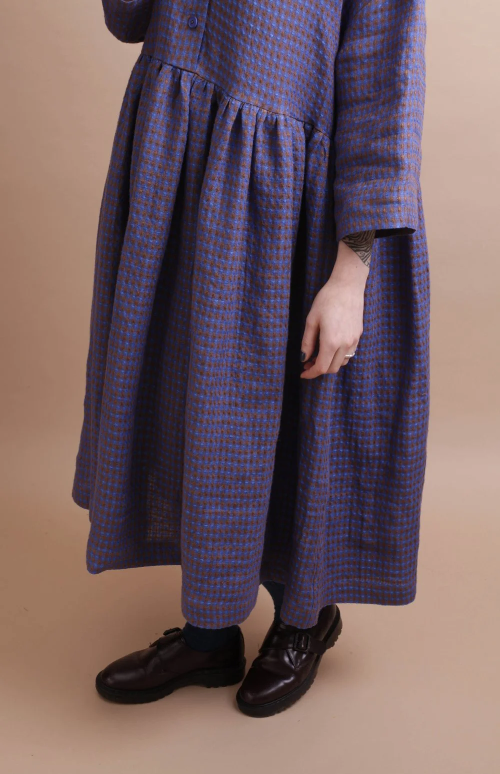 Nadinoo_Slow_day_dress_Brown_Blue_check_11.jpg
