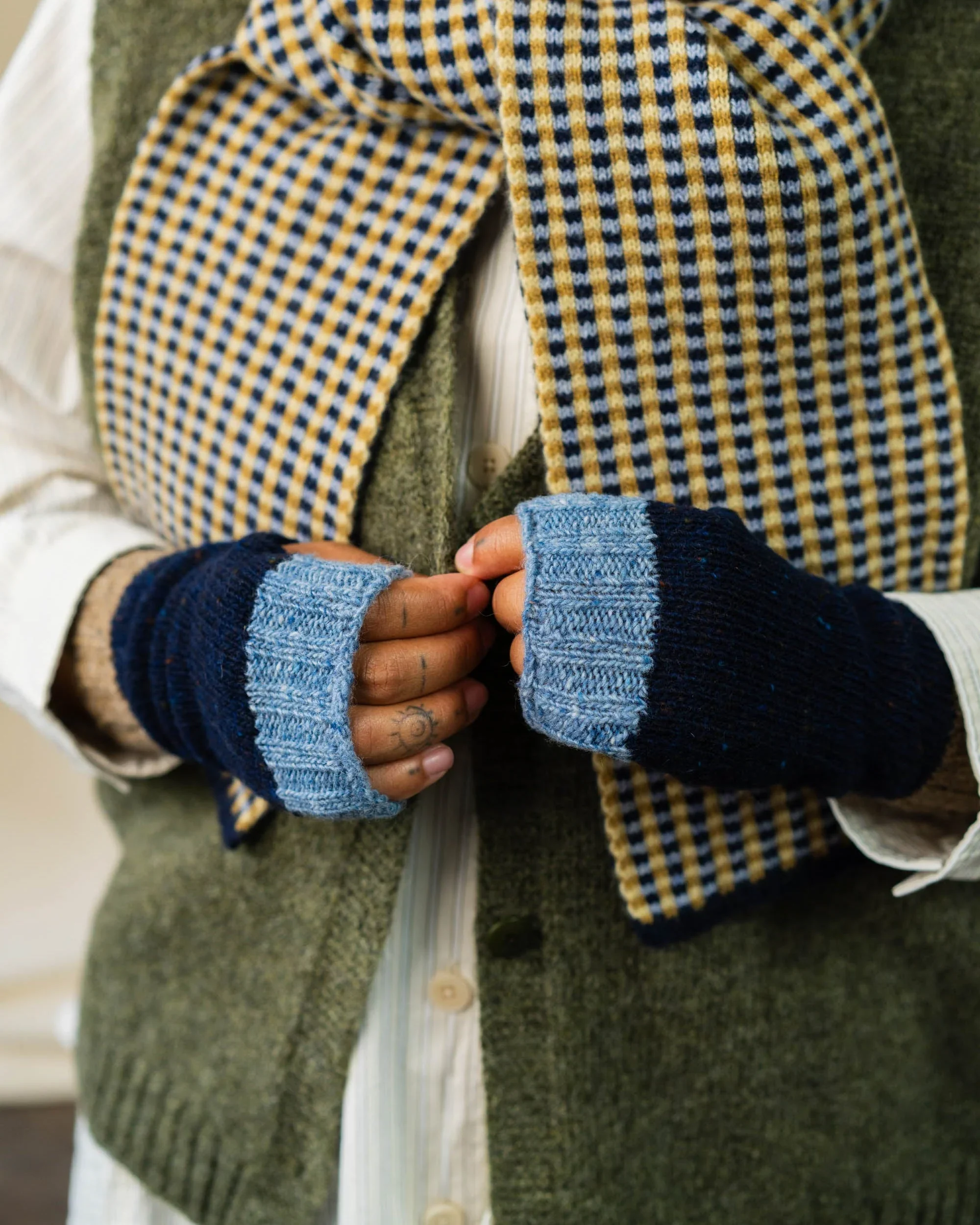 Donegal Wrist Warmers | Navy Fleck