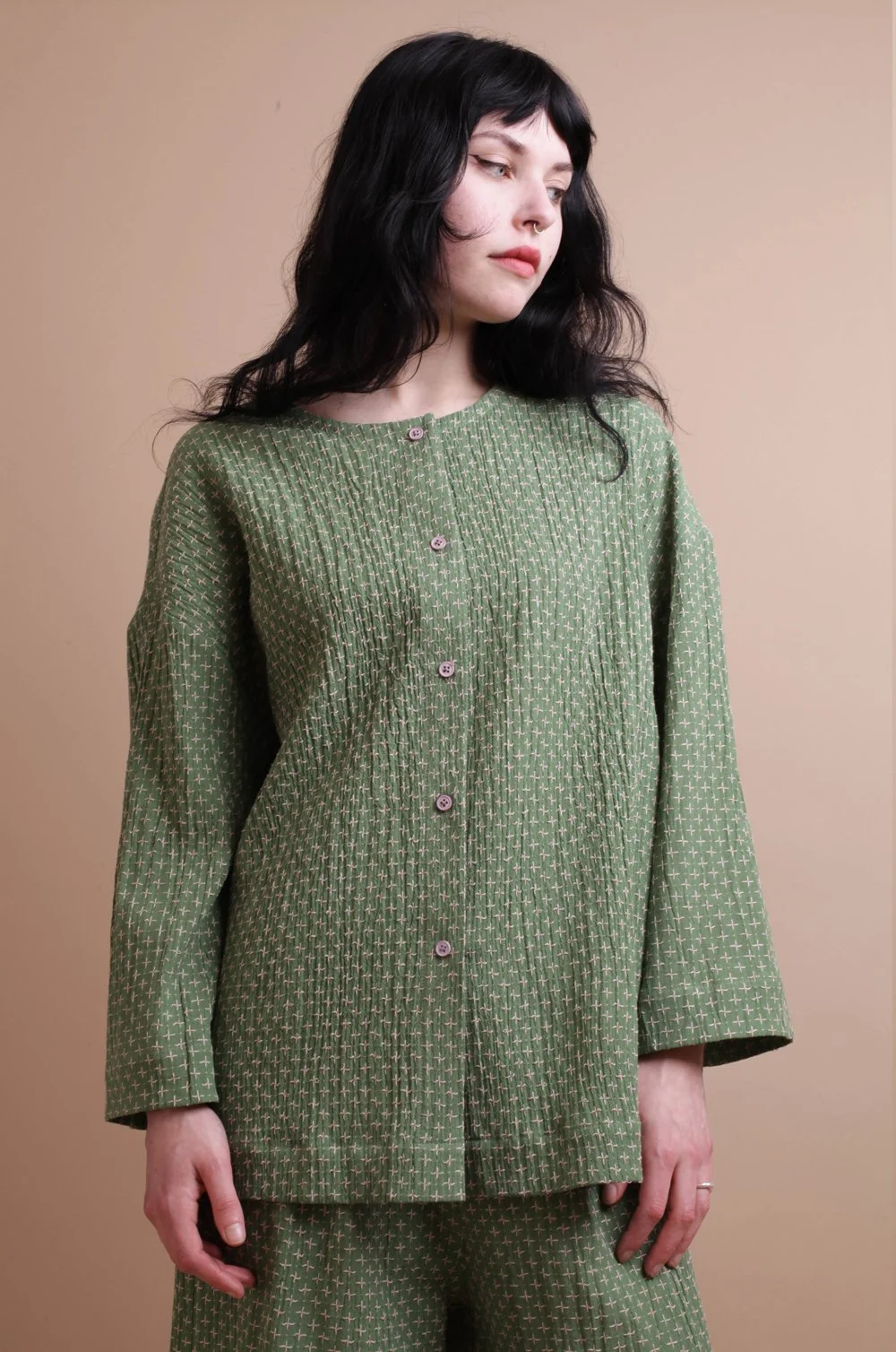 Nadinoo_Black_Pea_Stitch-Shirt_15.jpg