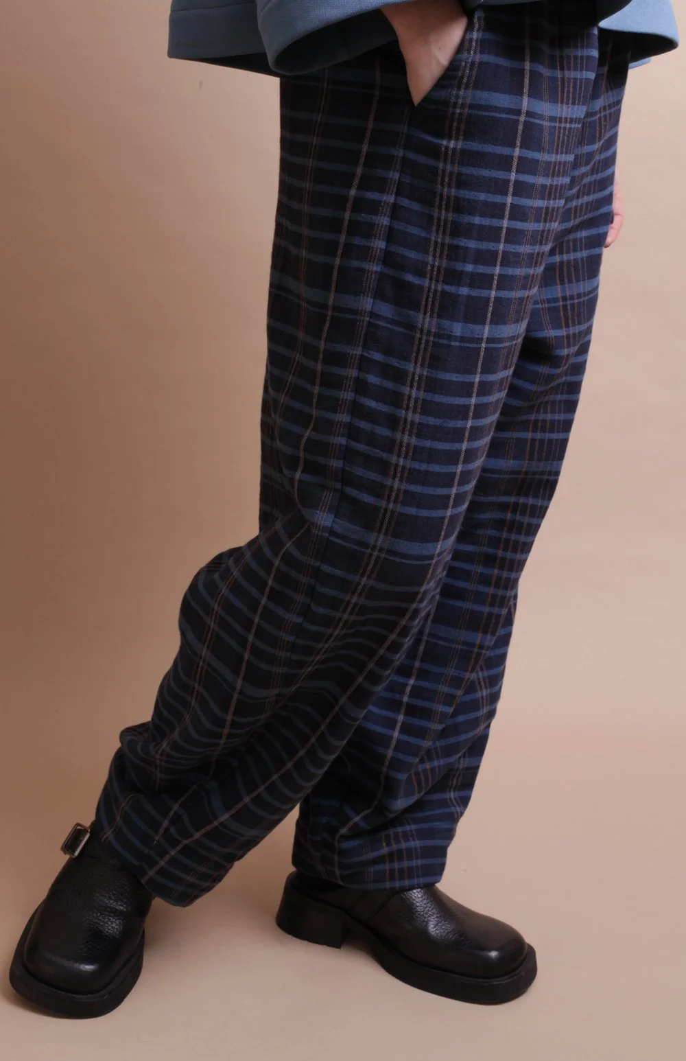 Nadinoo_blue_Plaid_padded_trousers_2.jpg