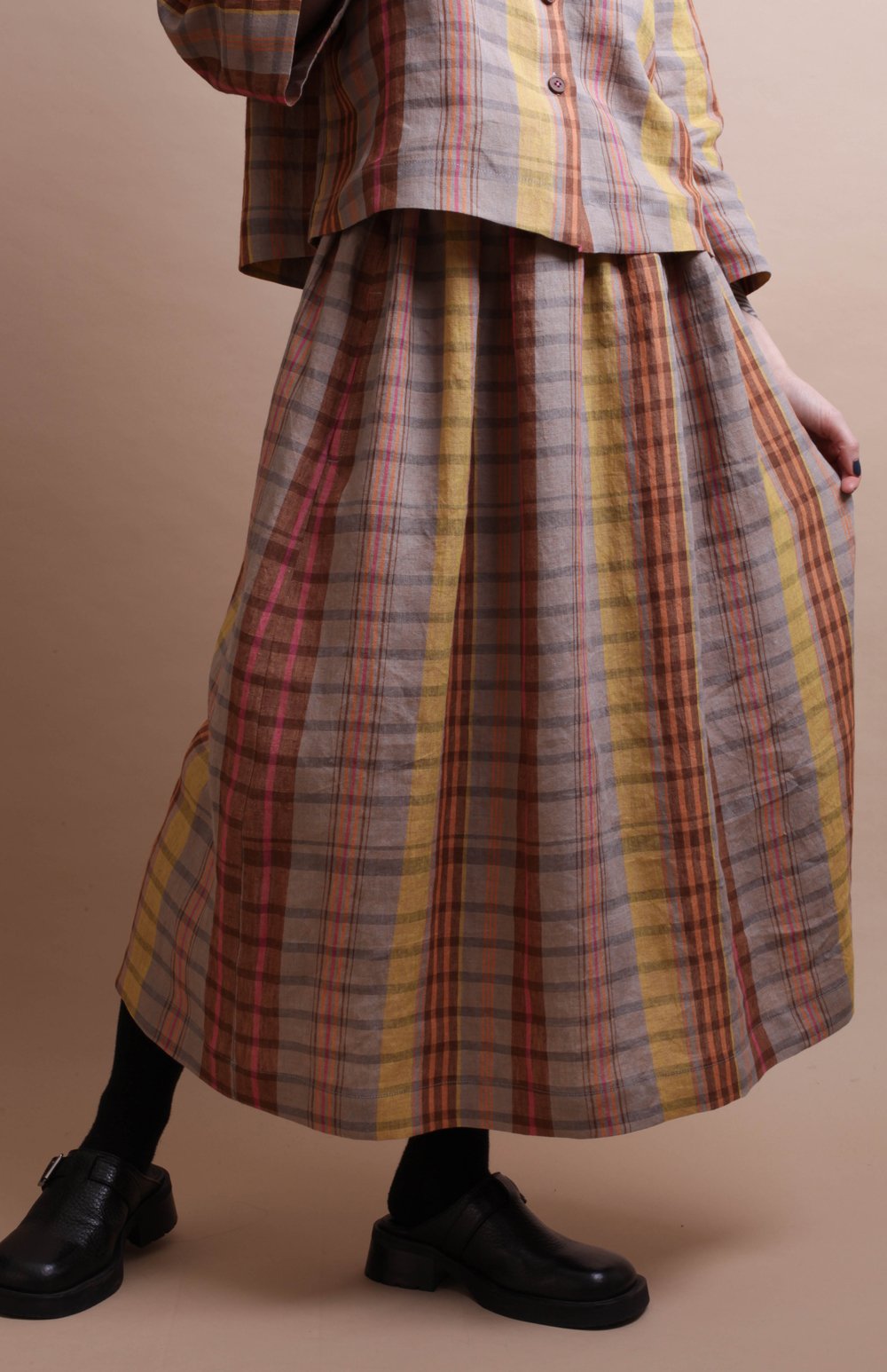 Nadinoo_grey_plaid_skirt_6.jpg