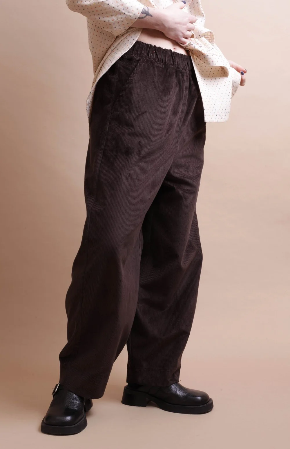 Nadinoo_Coffee_corduroy_balloon_trousers_2.jpg