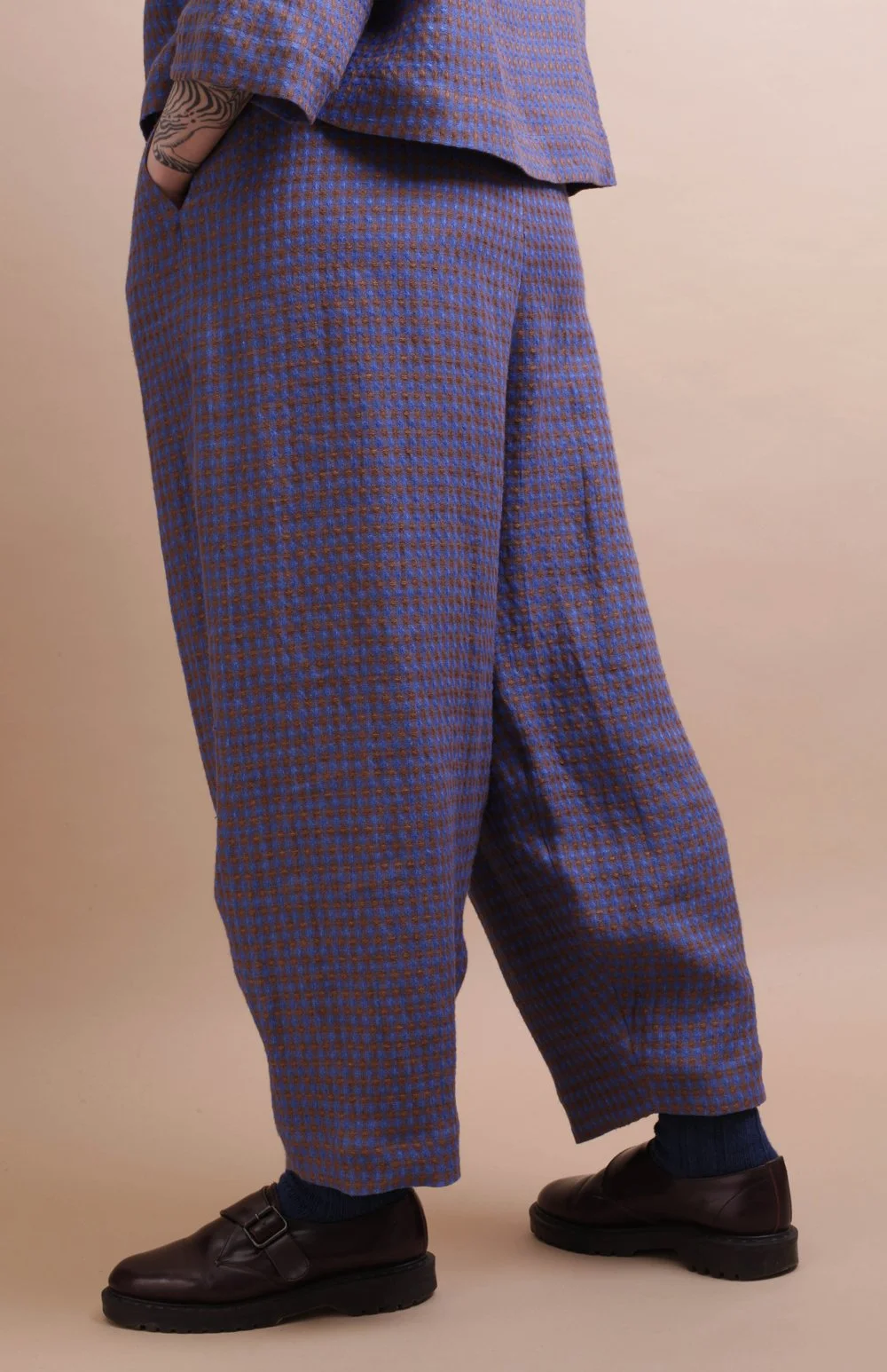Nadinoo_iblue_ember_Balloon_trousers_6.jpg