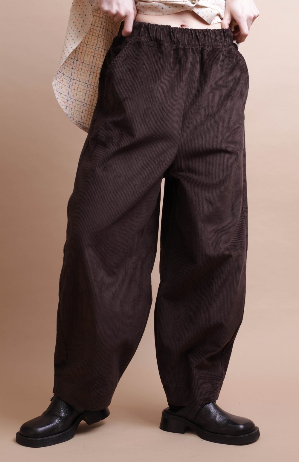 Nadinoo_Coffee_corduroy_balloon_trousers_.jpg