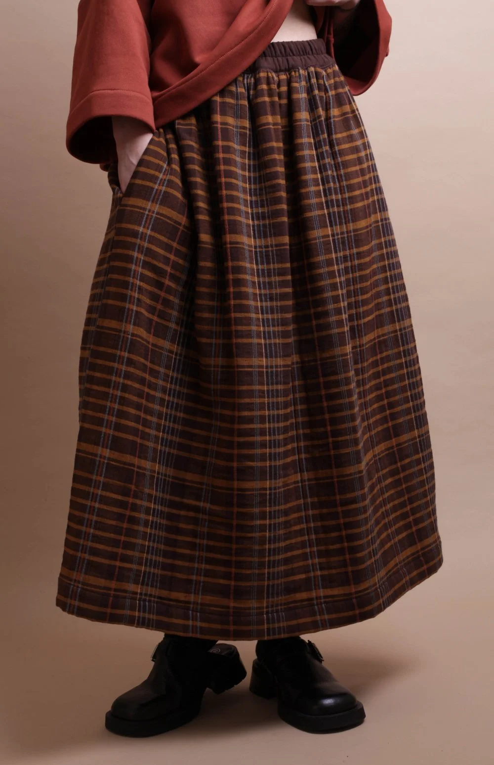 Nadinoo_Coffee_Plaid_padded_skirt_9.jpg