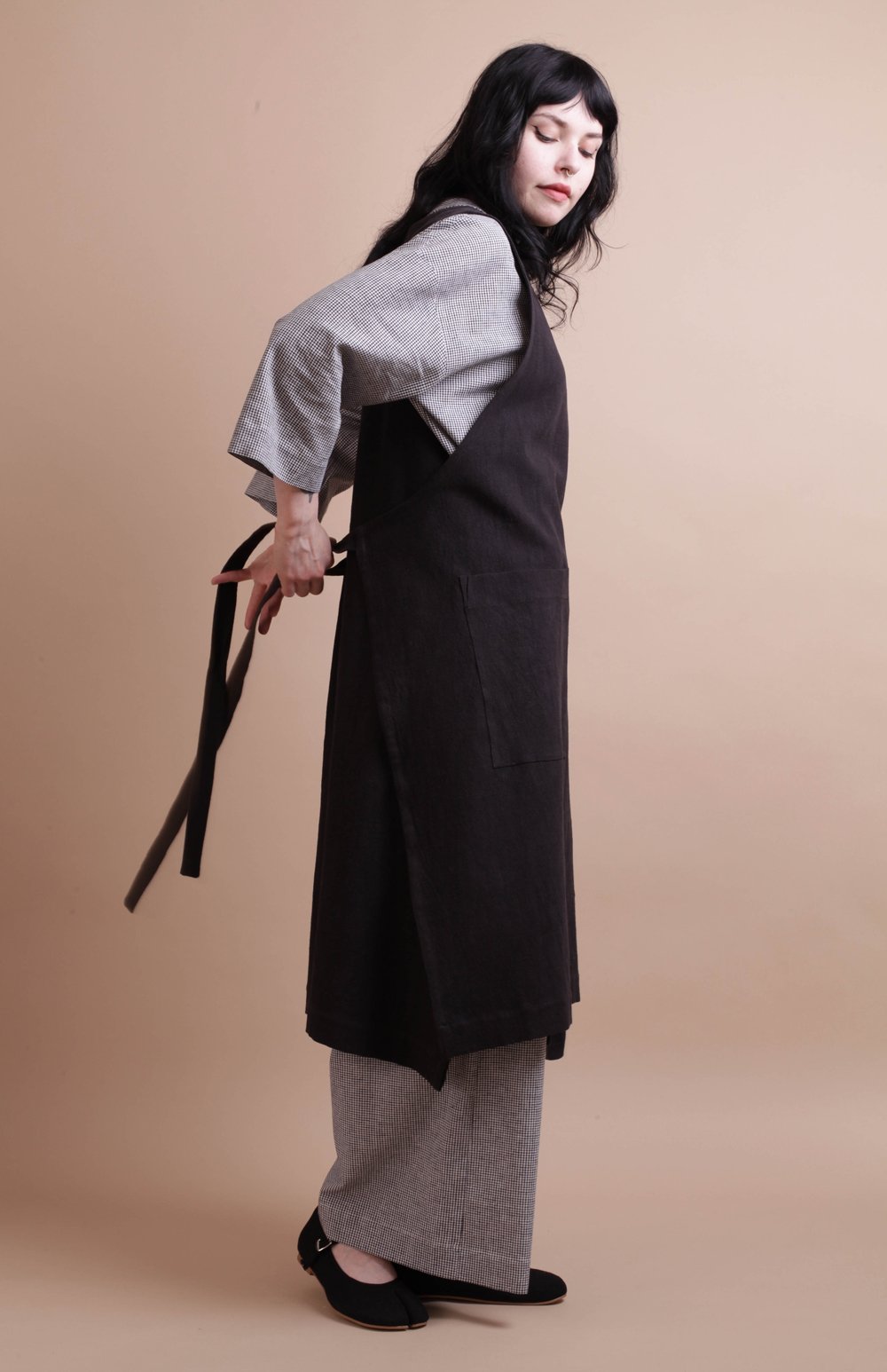 Nadinoo_Mid_Artist_Pinafore_Charcoal_17.jpg