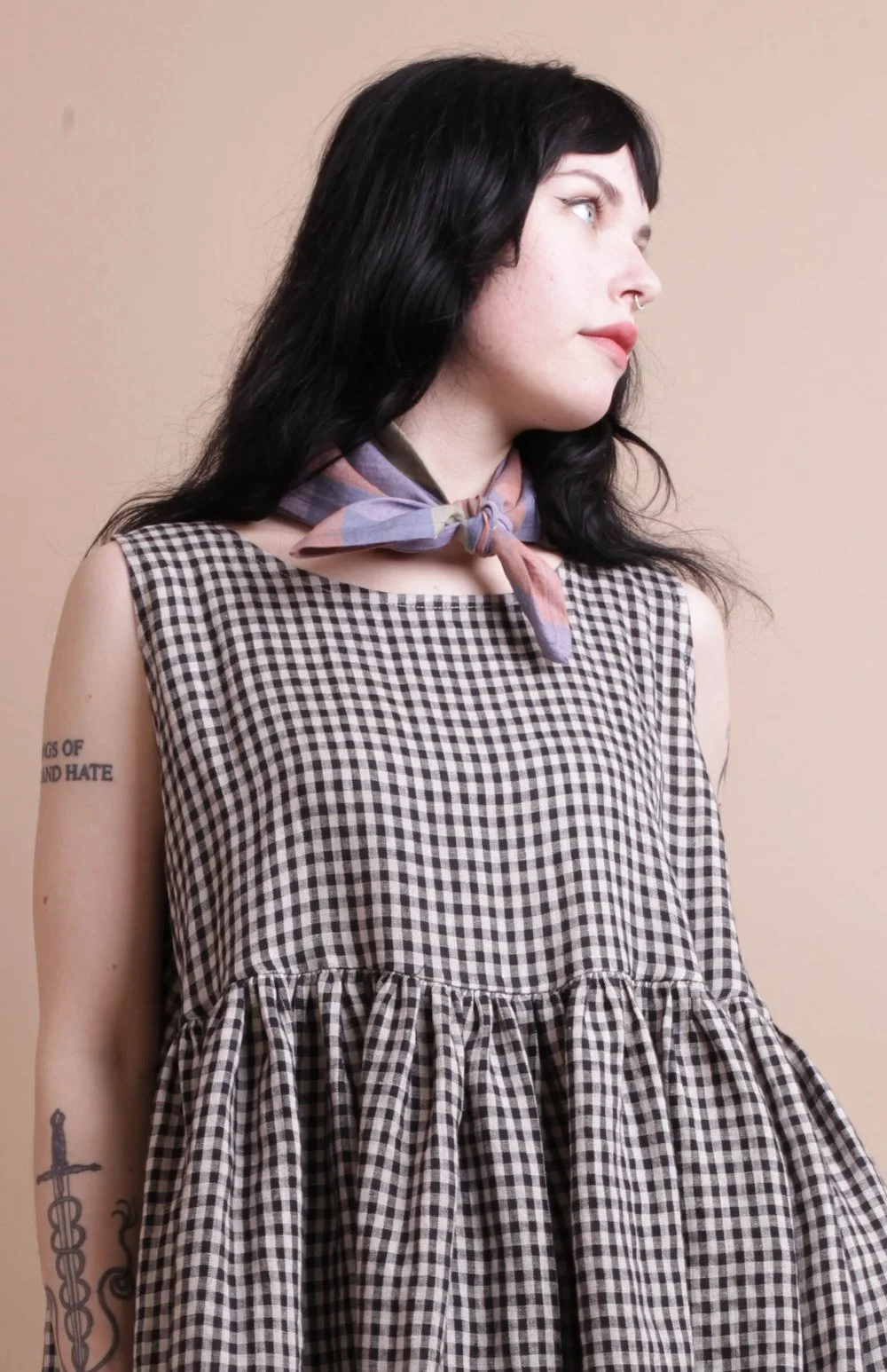 Nadinoo_Black_neckerchief_fig_bramble_2.jpg