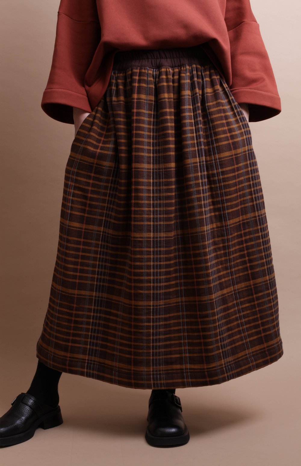 Nadinoo_Coffee_Plaid_padded_skirt_11.jpg