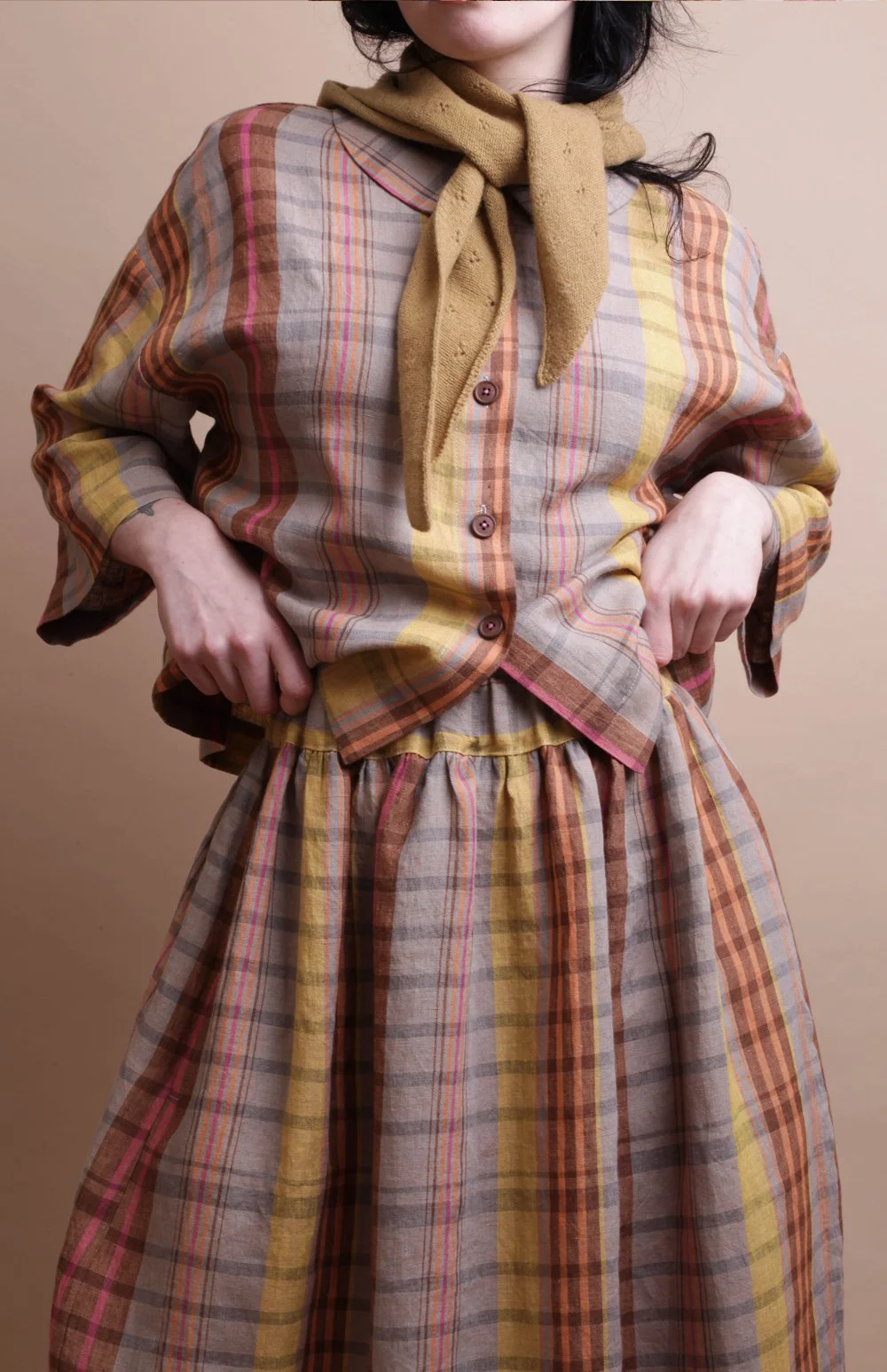 Nadinoo_grey_plaid_skirt_4.jpg