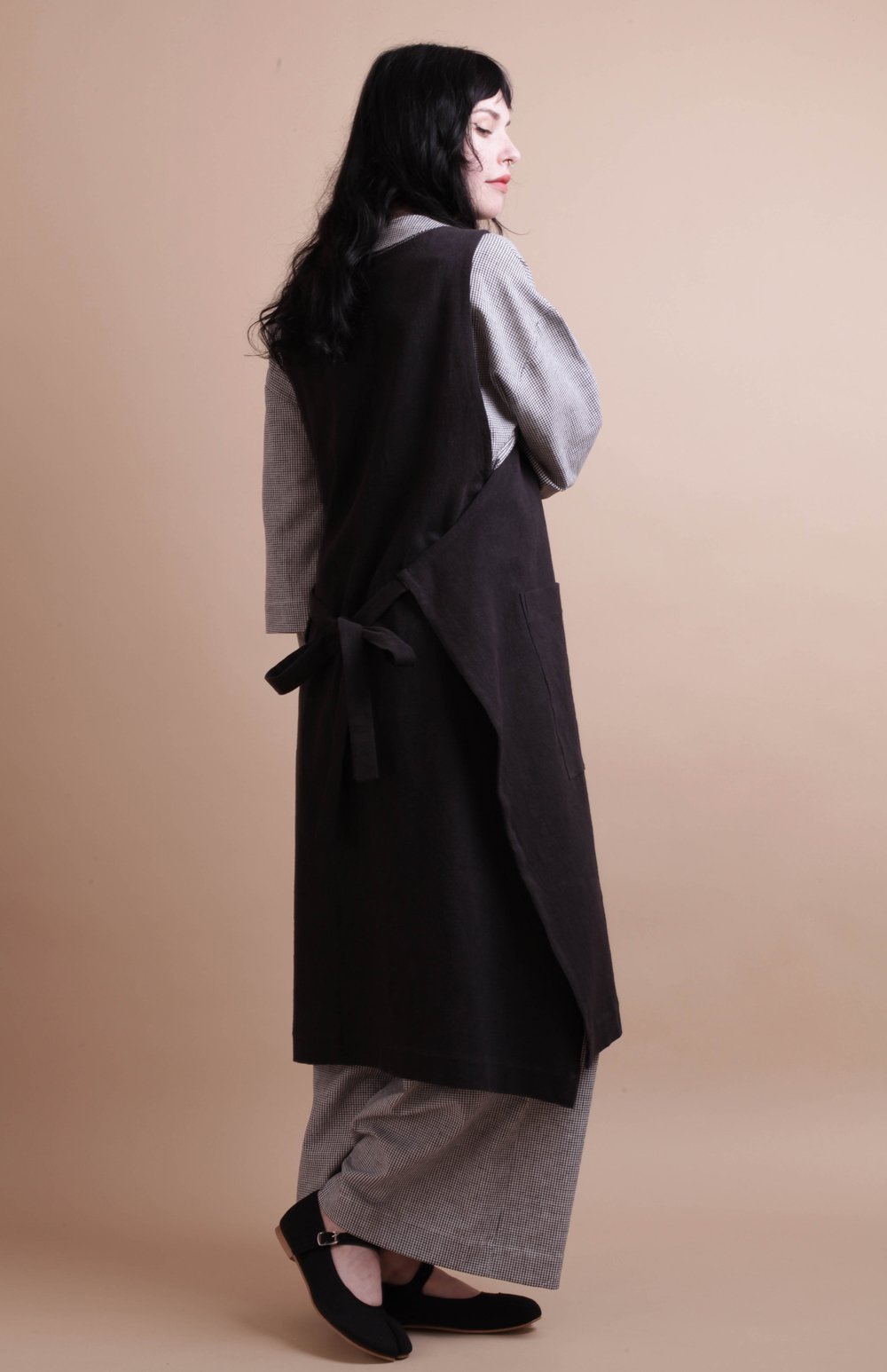 Nadinoo_Mid_Artist_Pinafore_Charcoal_18.jpg