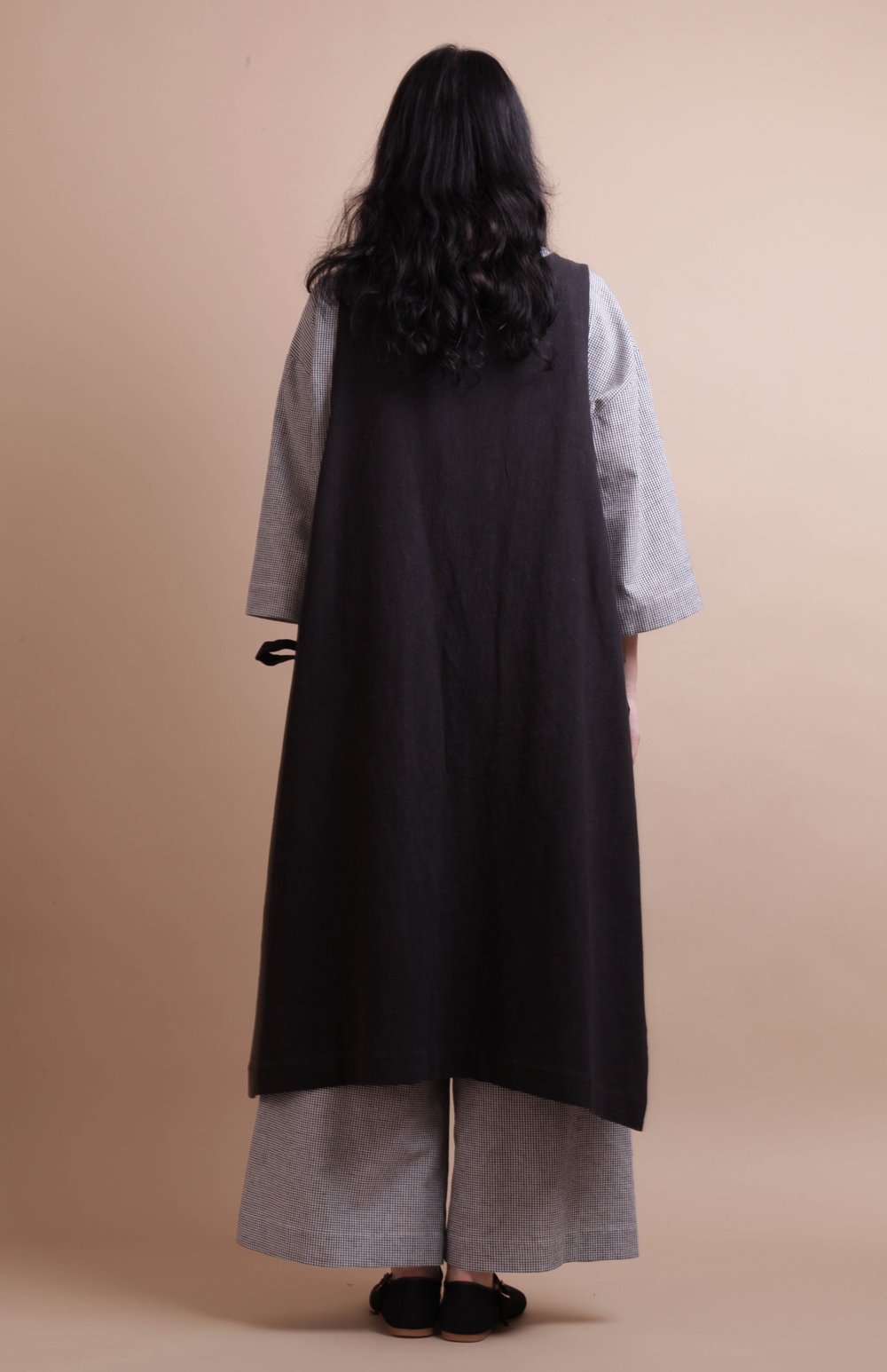 Nadinoo_Mid_Artist_Pinafore_Charcoal_8.jpg