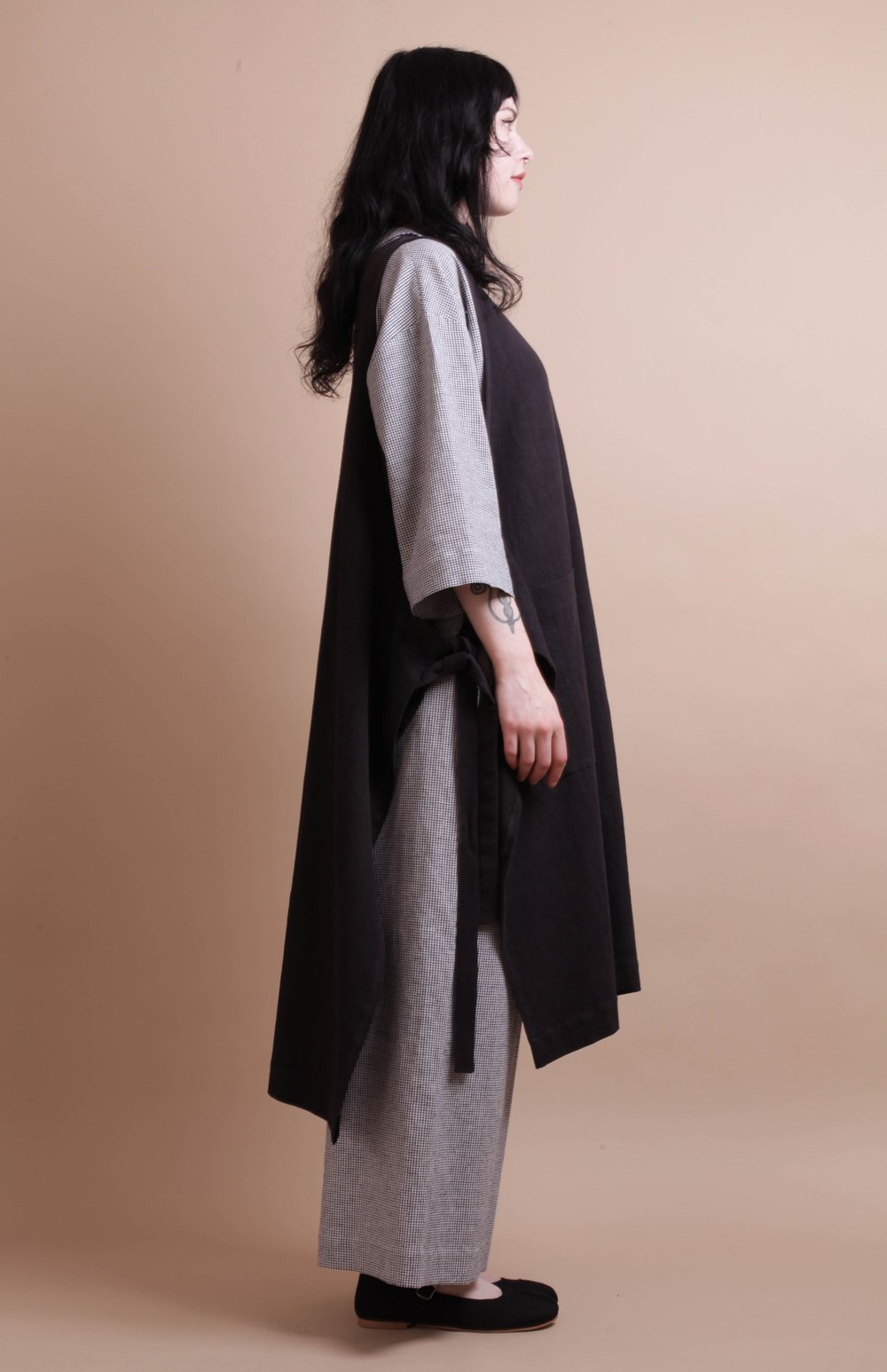 Nadinoo_Mid_Artist_Pinafore_Charcoal_6.jpg