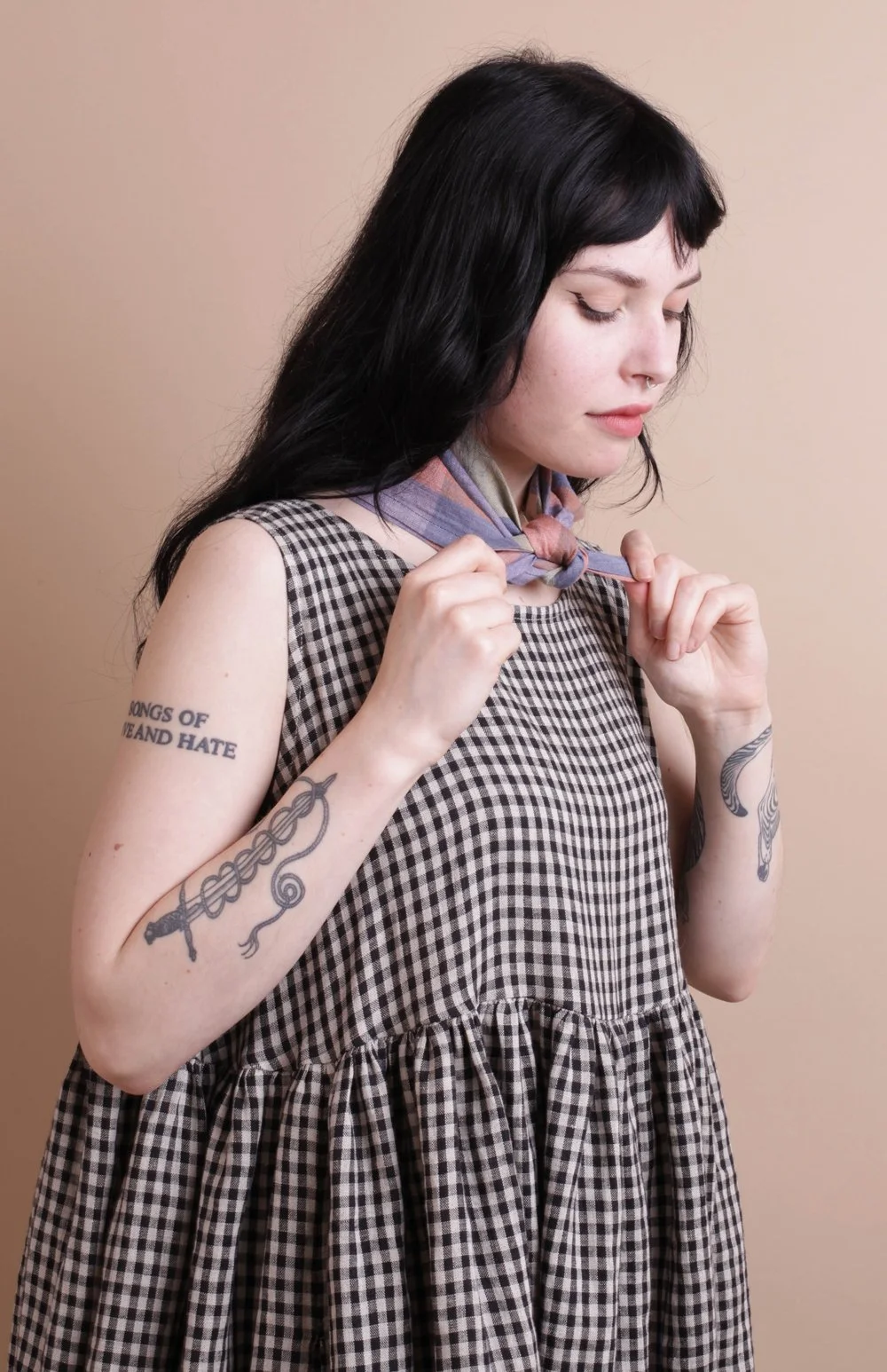 Nadinoo_Black_neckerchief_fig_bramble_1.jpg