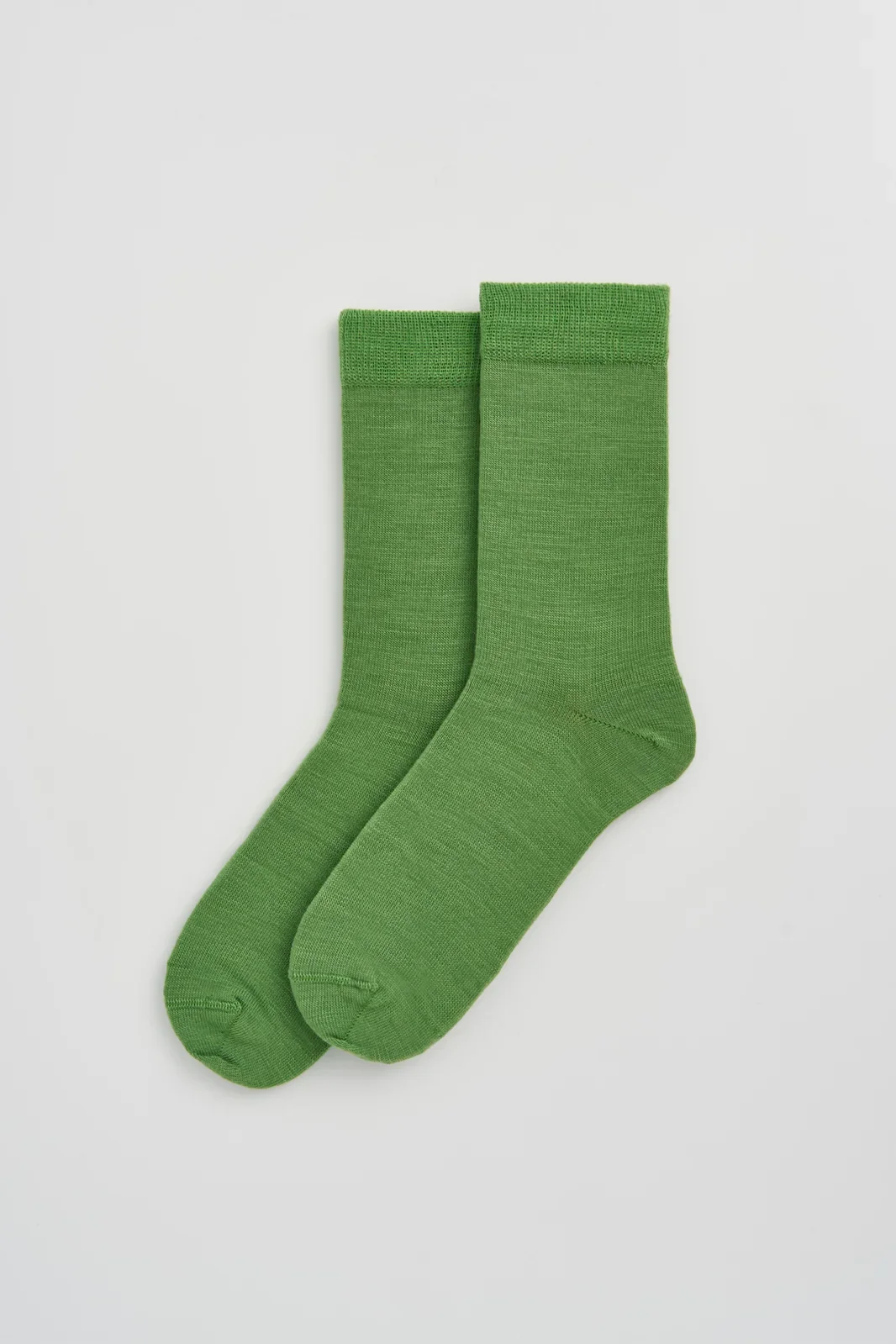 Pairs_25Jul_Merino-GrassGreen-MERPEAGRES25-1_b8aa3515-03ef-4f98-857d-90ff79cac535.png.webp