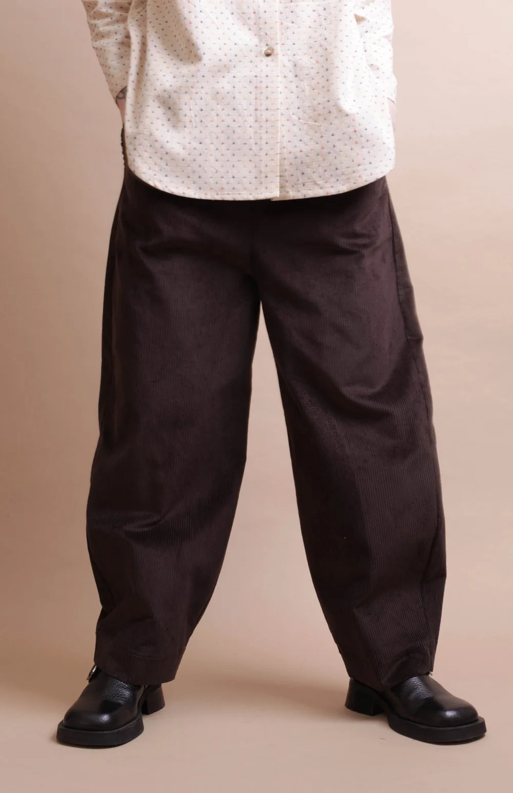 Nadinoo_Coffee_corduroy_balloon_trousers_3.jpg