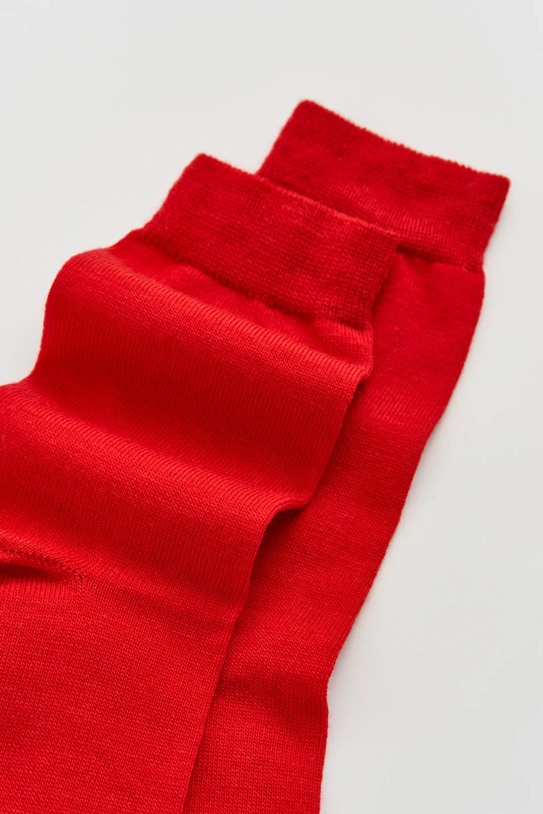Pairs_25Jul_Merino-PostboxRed-MERREDS25-2.png.webp