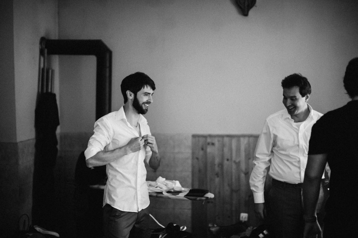 groom and groomsmen getting ready