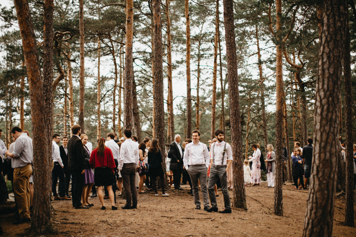 guests arriving to the ceremony