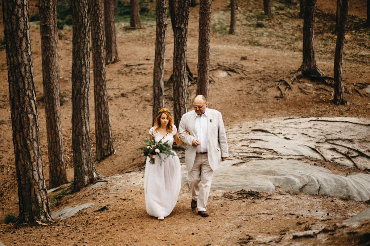 bride walking down the isle with her dad