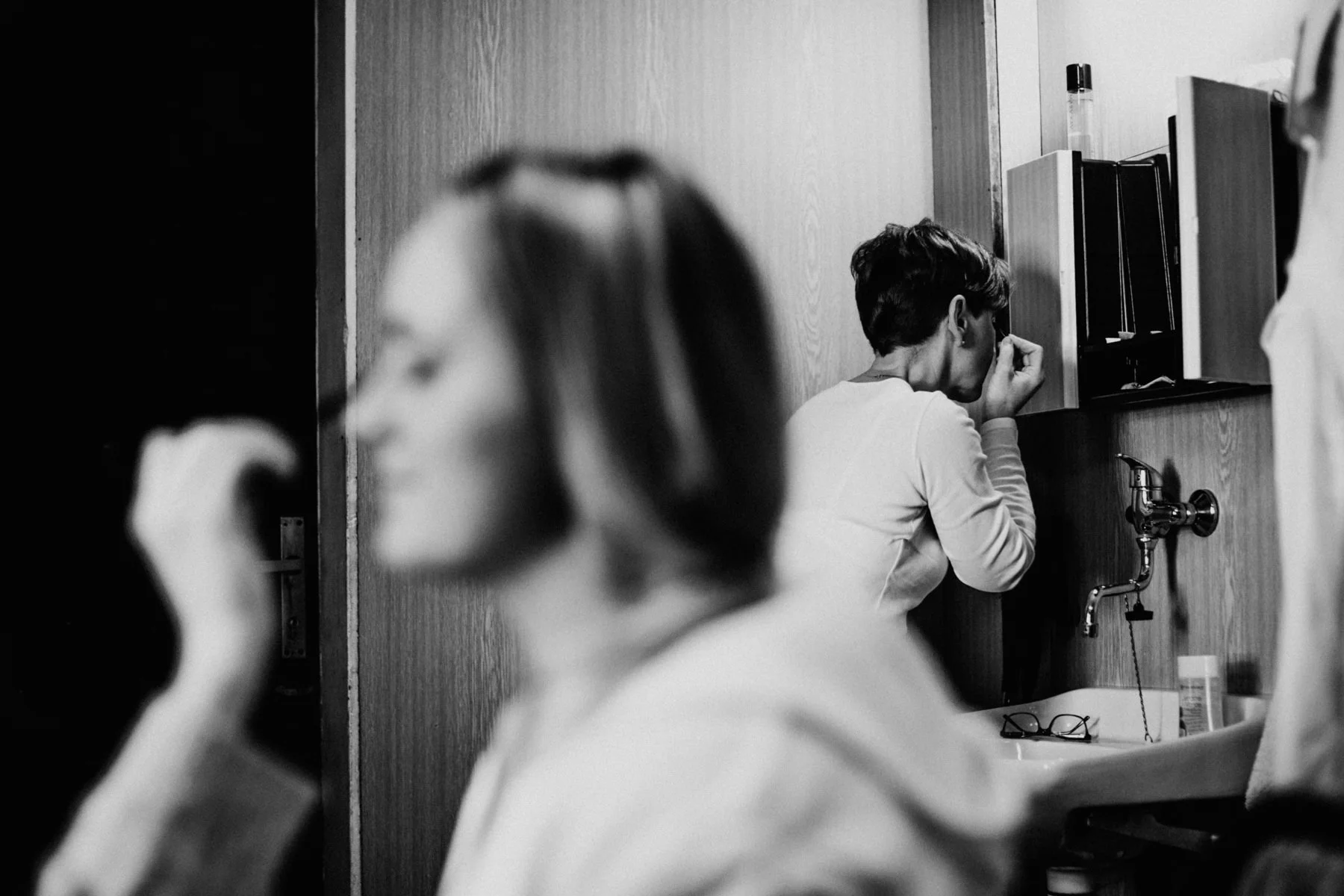 bride and her mom getting ready