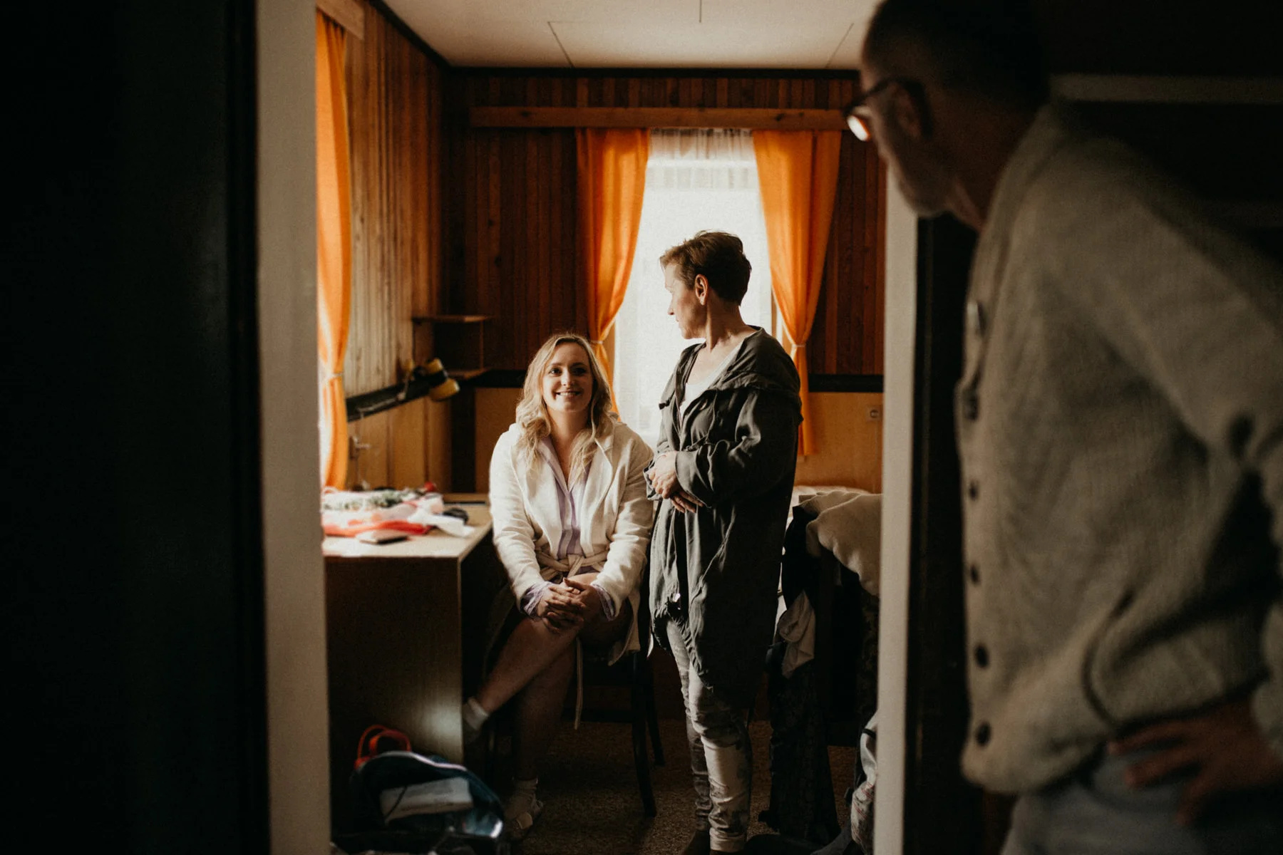 beautiful cabin room where the bridal party is getting ready