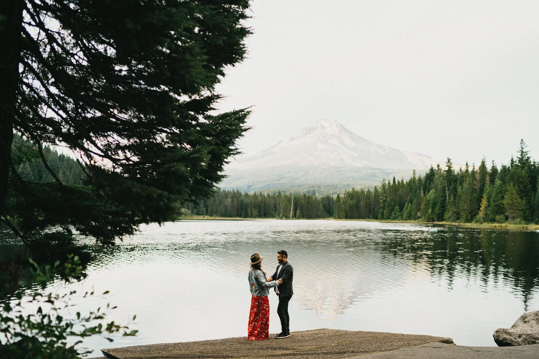 trillium-lake-engagement-photos-108.jpg