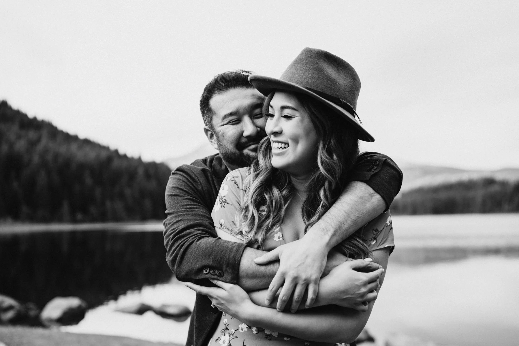trillium-lake-engagement-photos-025.jpg