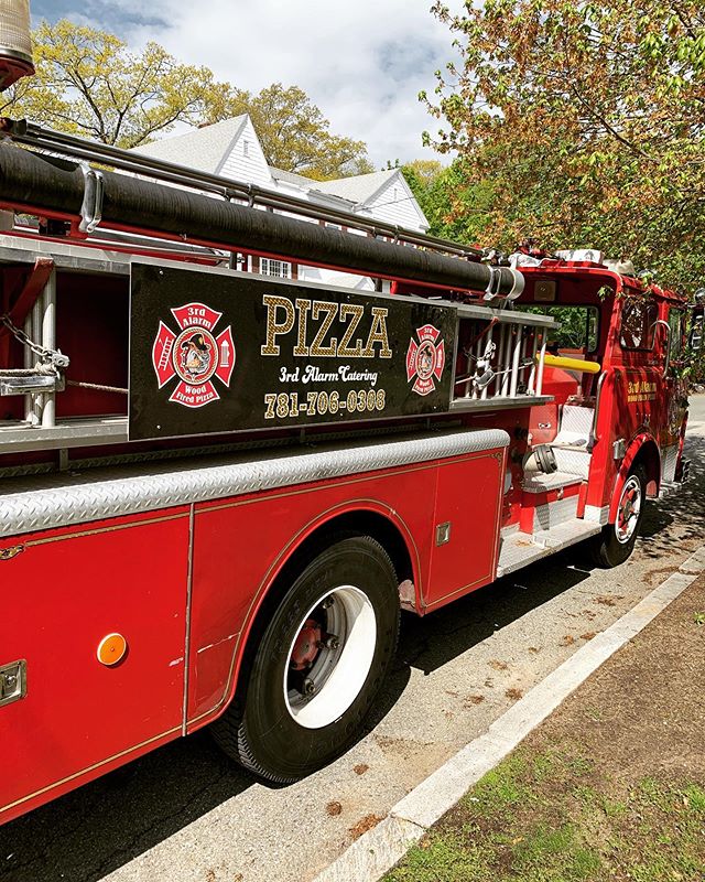 Check out our new sign! Kicking off a whirlwind pizza filled weekend 🌪 🍕🚒🔥 pull the alarm 🚨 and book your event today! #firetruckpizzaparty #3rdalarmpizza