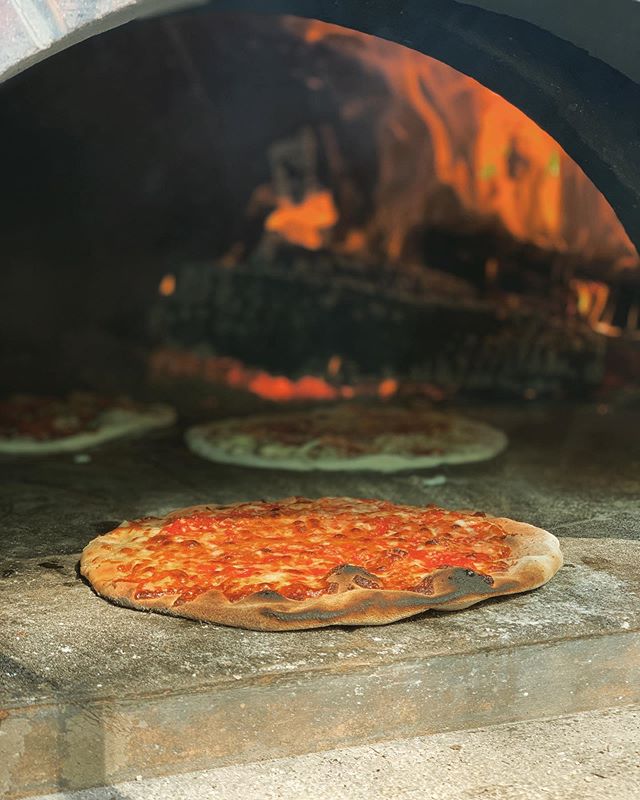 Let&rsquo;s keep the heat rolling right into fall! 🔥🍕🚒 #3rdalarmpizza #firetruckpizzaparty #pizzaseason