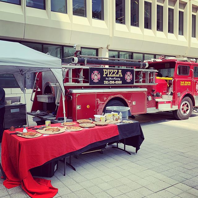 Want to take the time to say THANK YOU to all our great clients this year! We are very thankful for the support, especially on #smallbusinesssaturday Cheers to many more years of pizza and smiles 🍕🚒🔥