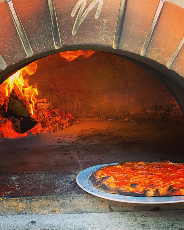 That&rsquo;s a wrap on the 2019 season!! Thank you to our amazing customers and to the amazing team here at 3rd Alarm Pizza! We look forward to getting back on the road March 2020&ndash;pull the alarm 🚨 info@3rdalarmpizza.com and book now! 2020 is a