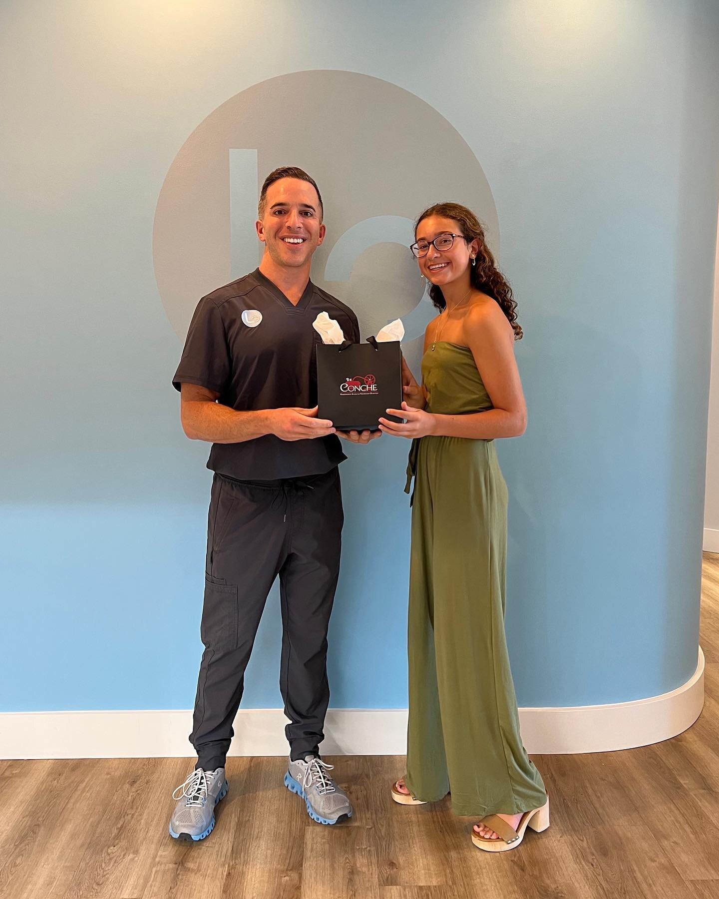 Congratulations to Alexia who finished her treatment today and then spoiled us with delicious @theconche_va chocolates 🤤
&bull;
We truly have the best patients in the 🌍 Thank you to the Boyers for being a part of our Legacy family 🙏🏻 Alexia, your