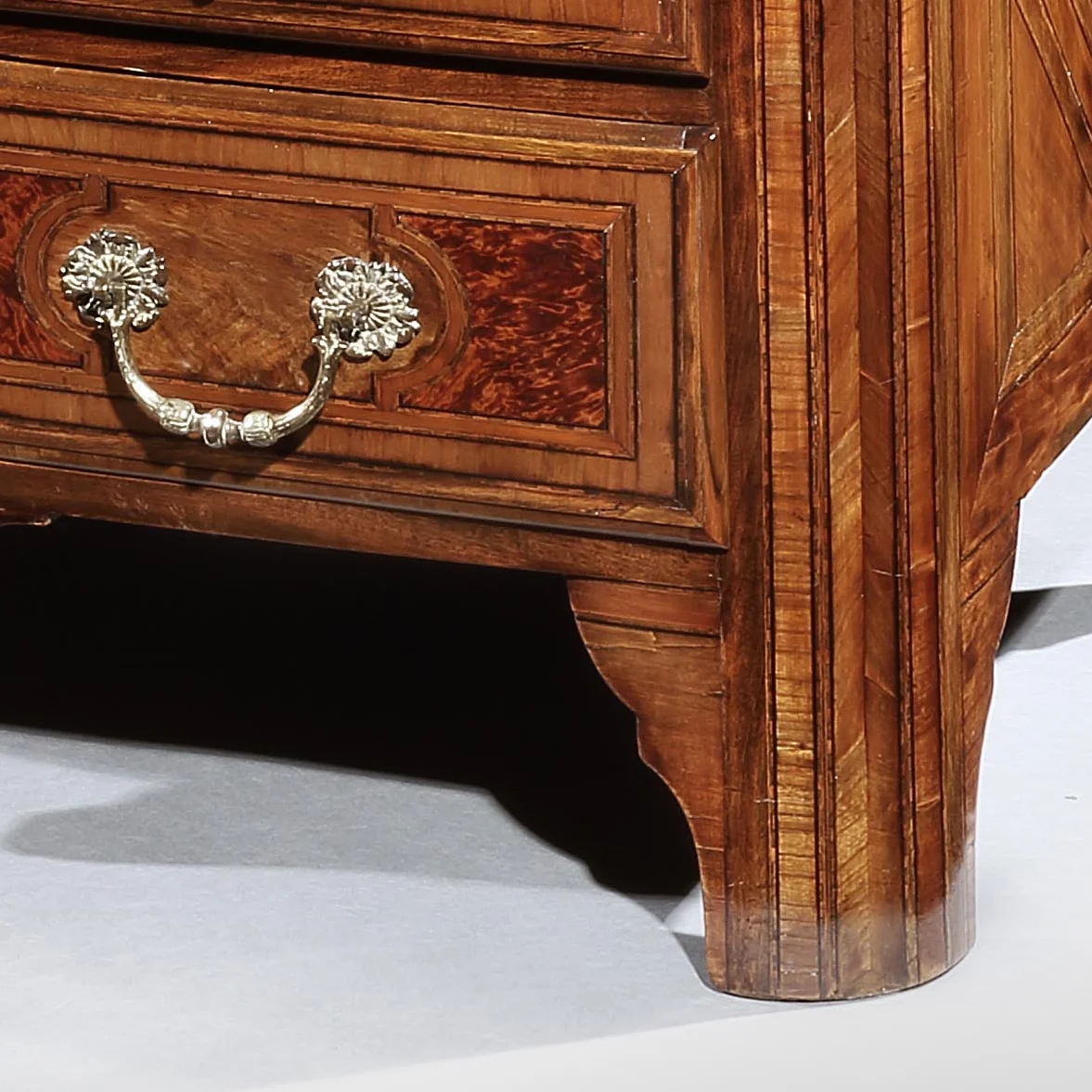 Walnut marquetry commode 2.jpg