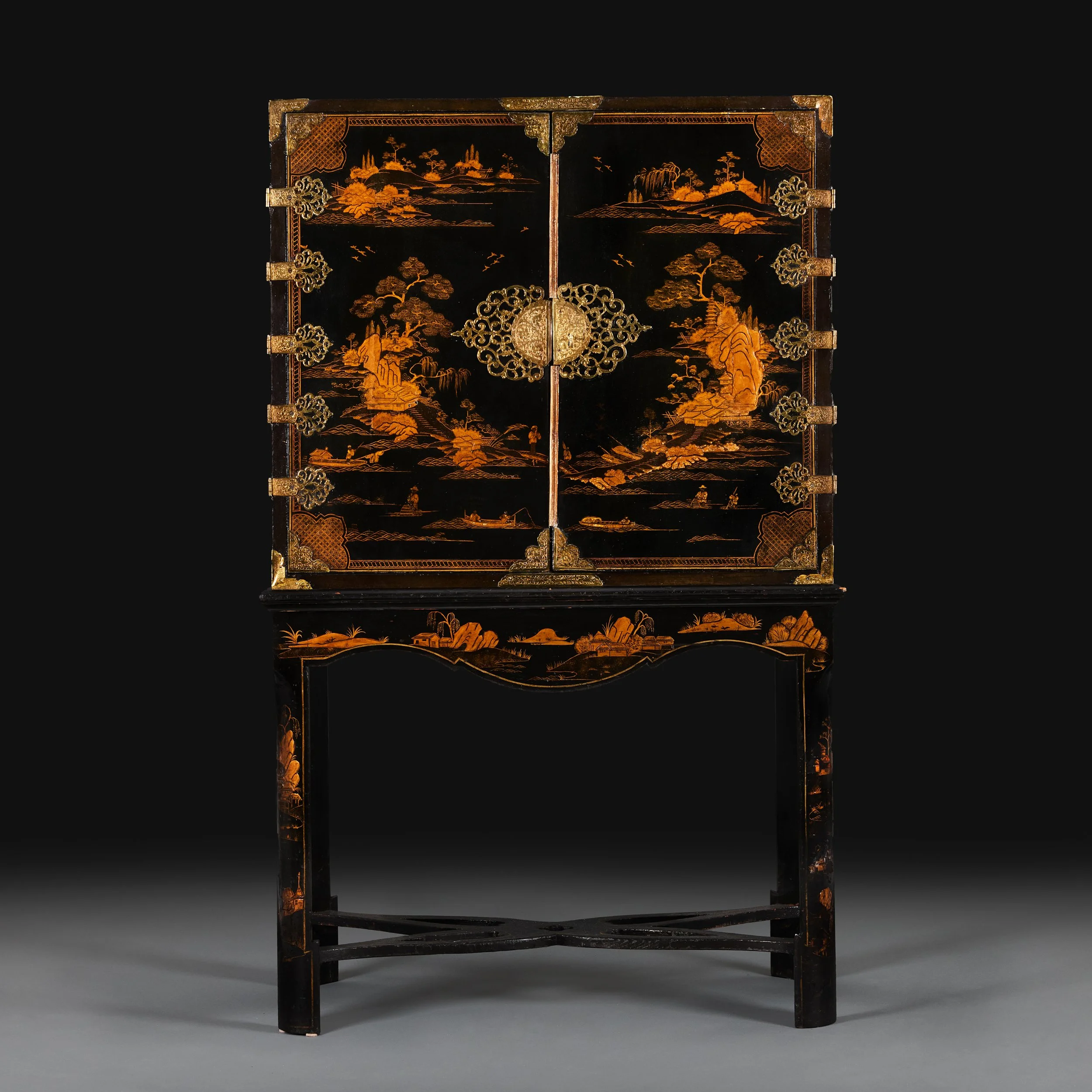 A RARE MID 18TH CENTURY JAPANNED LACQUER CABINET