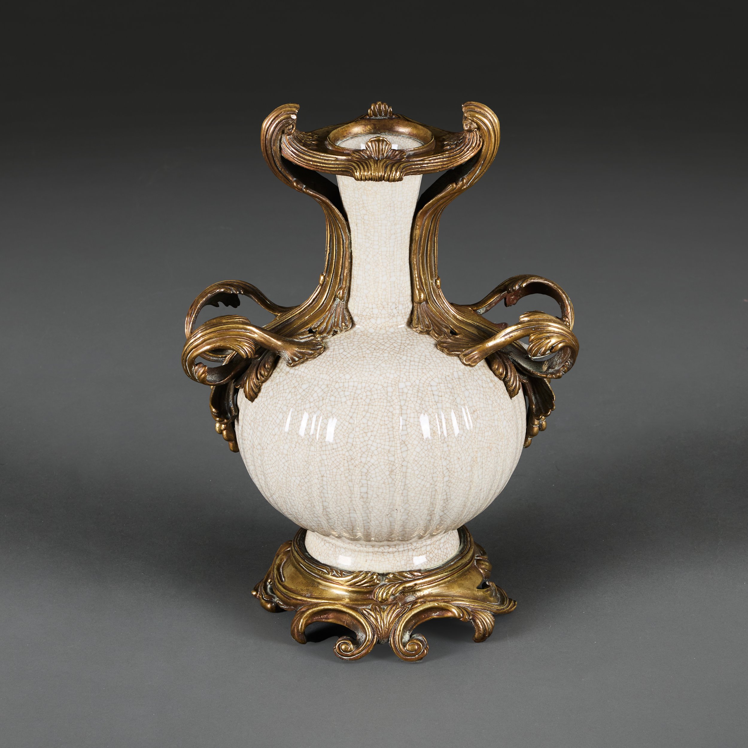 AN 18TH CENTURY GREY CELADON VASE