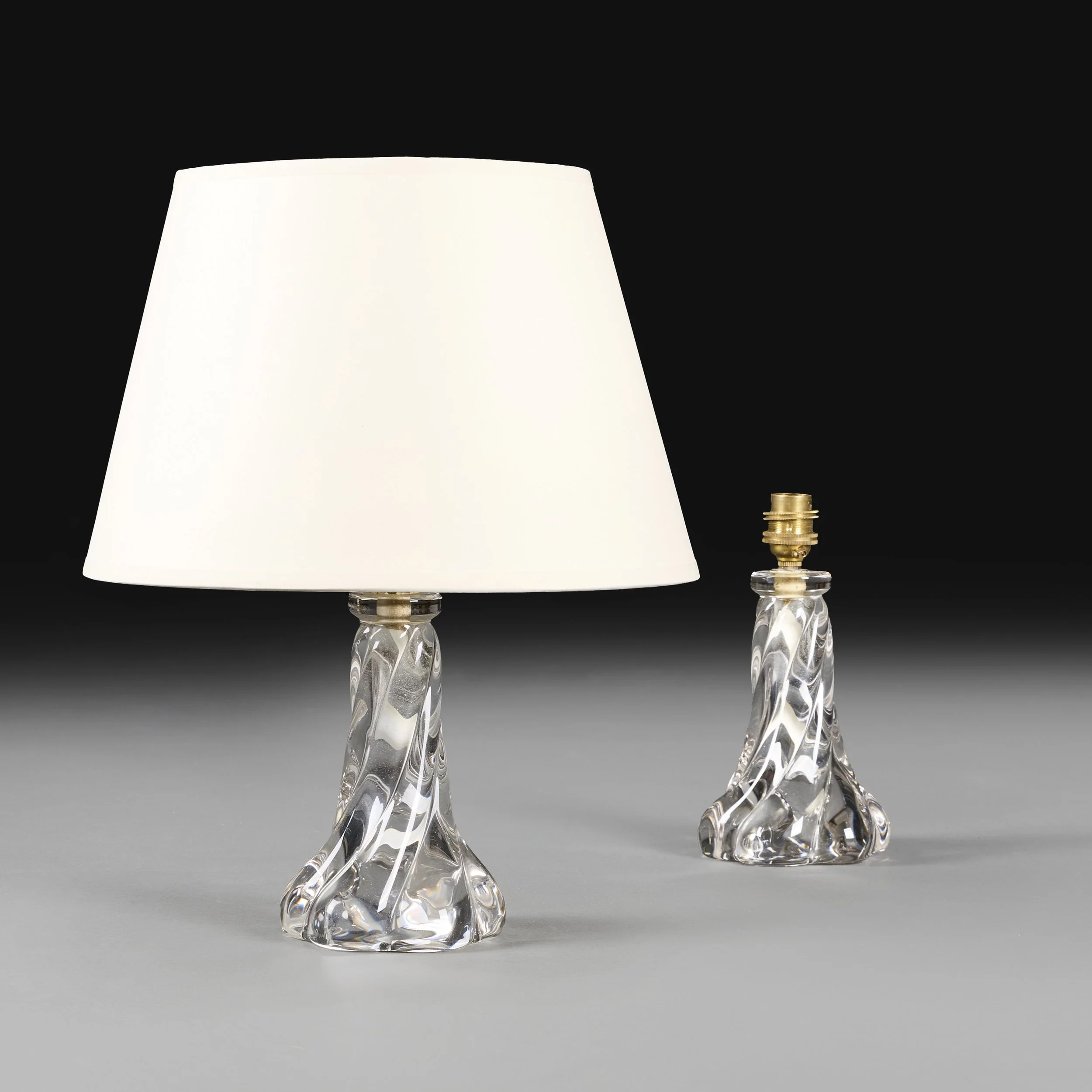 A PAIR OF TWISTED MURANO GLASS LAMPS