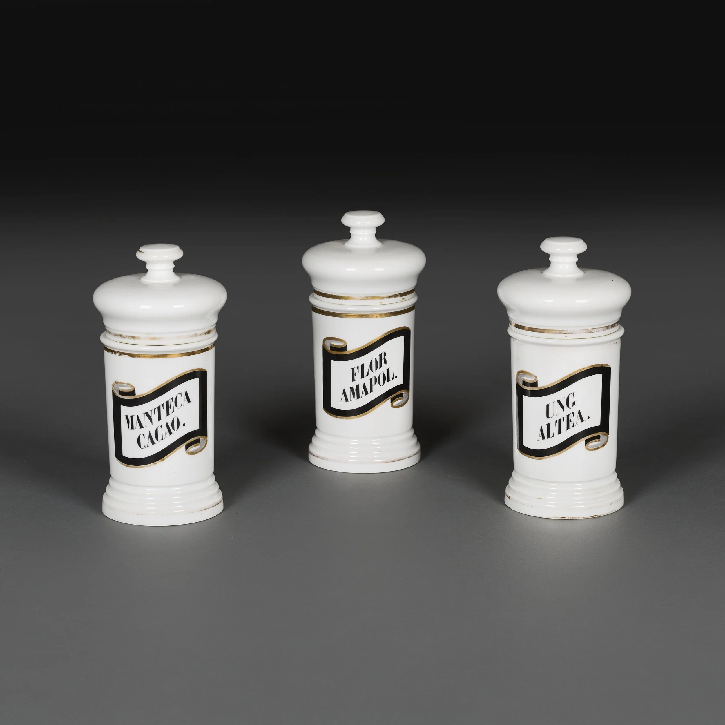 A SET OF THREE 19TH CENTURY APOTHECARY JARS