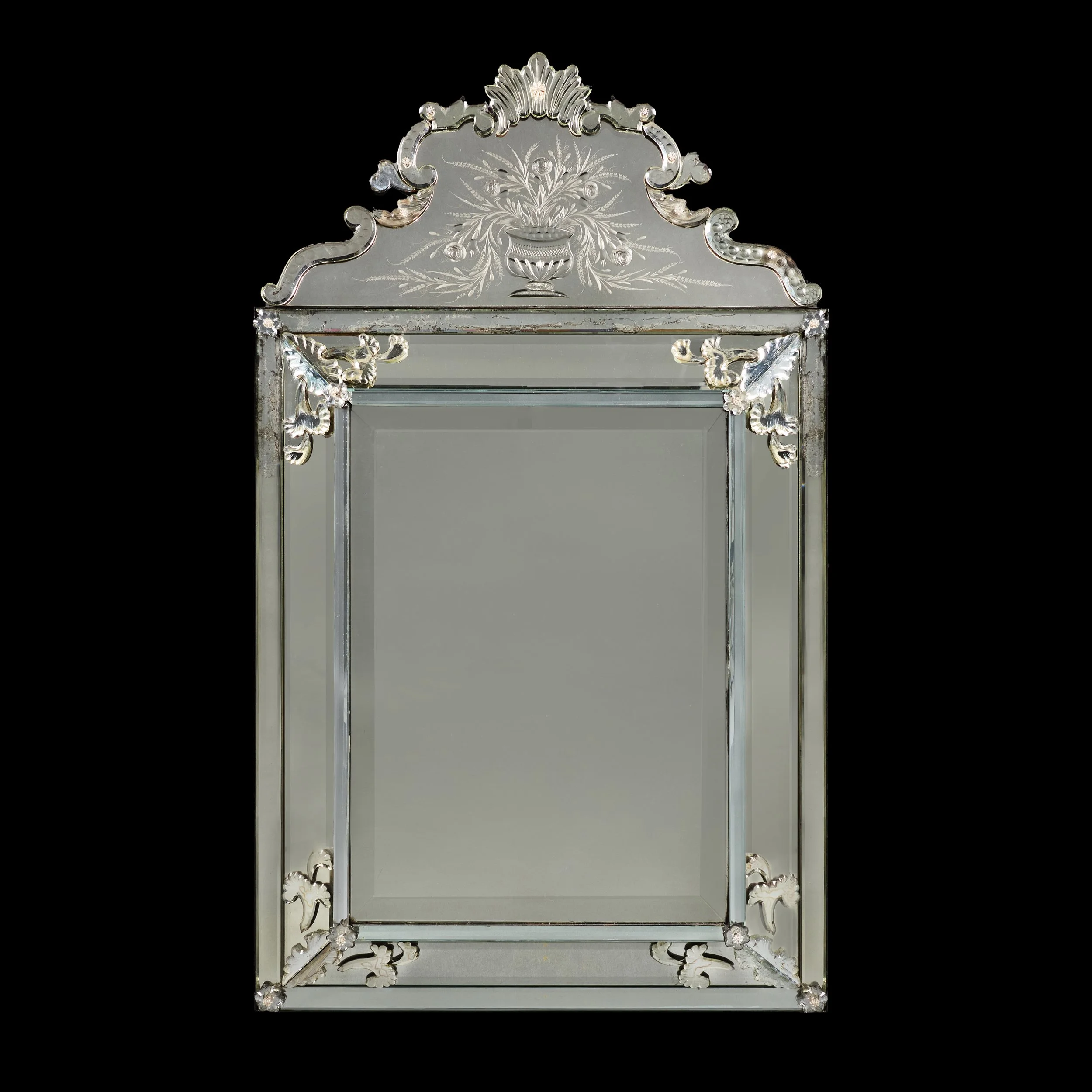 A FINE 19TH CENTURY VENETIAN MIRROR