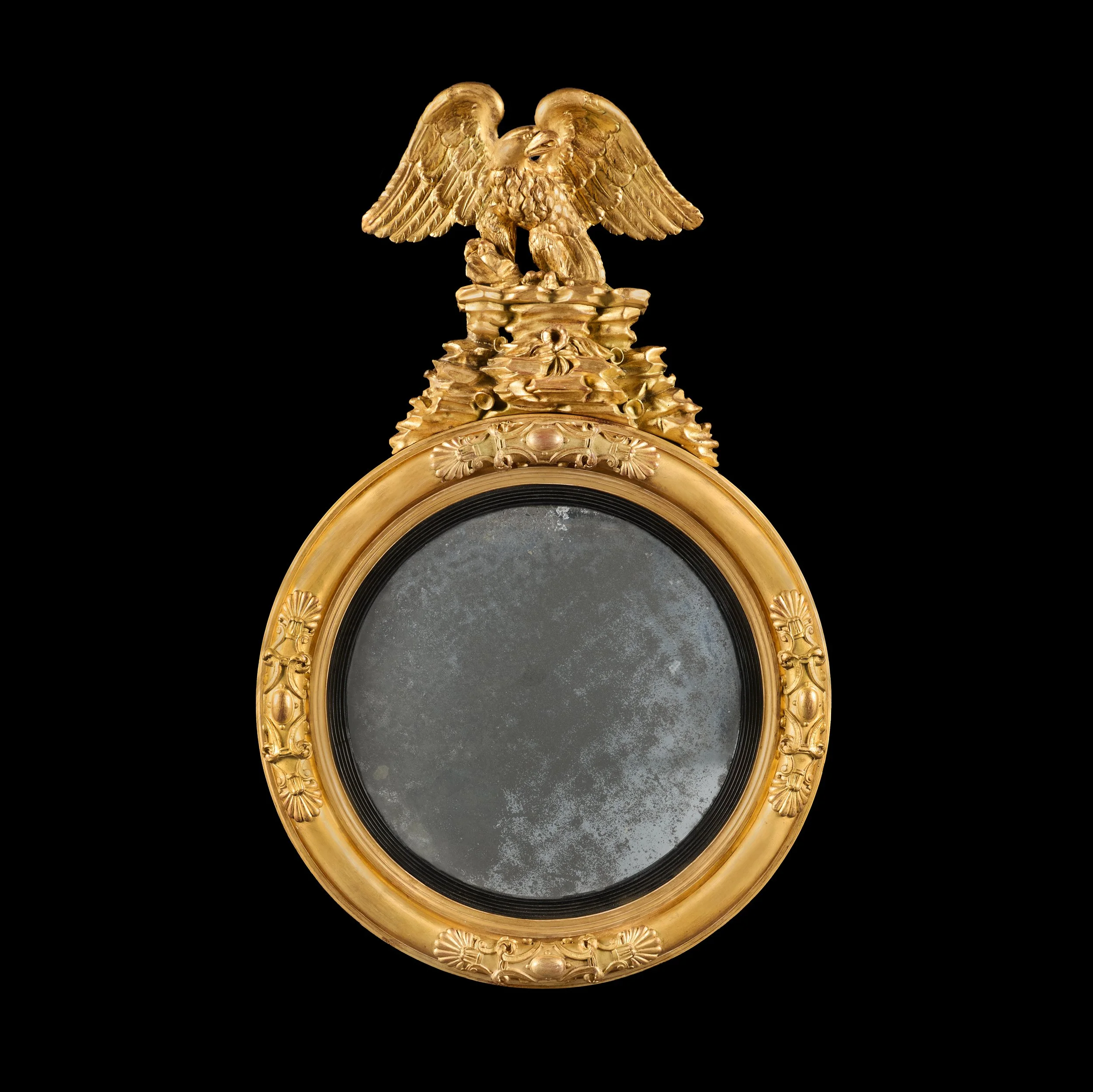 A REGENCY GILTWOOD CONVEX MIRROR WITH EAGLE